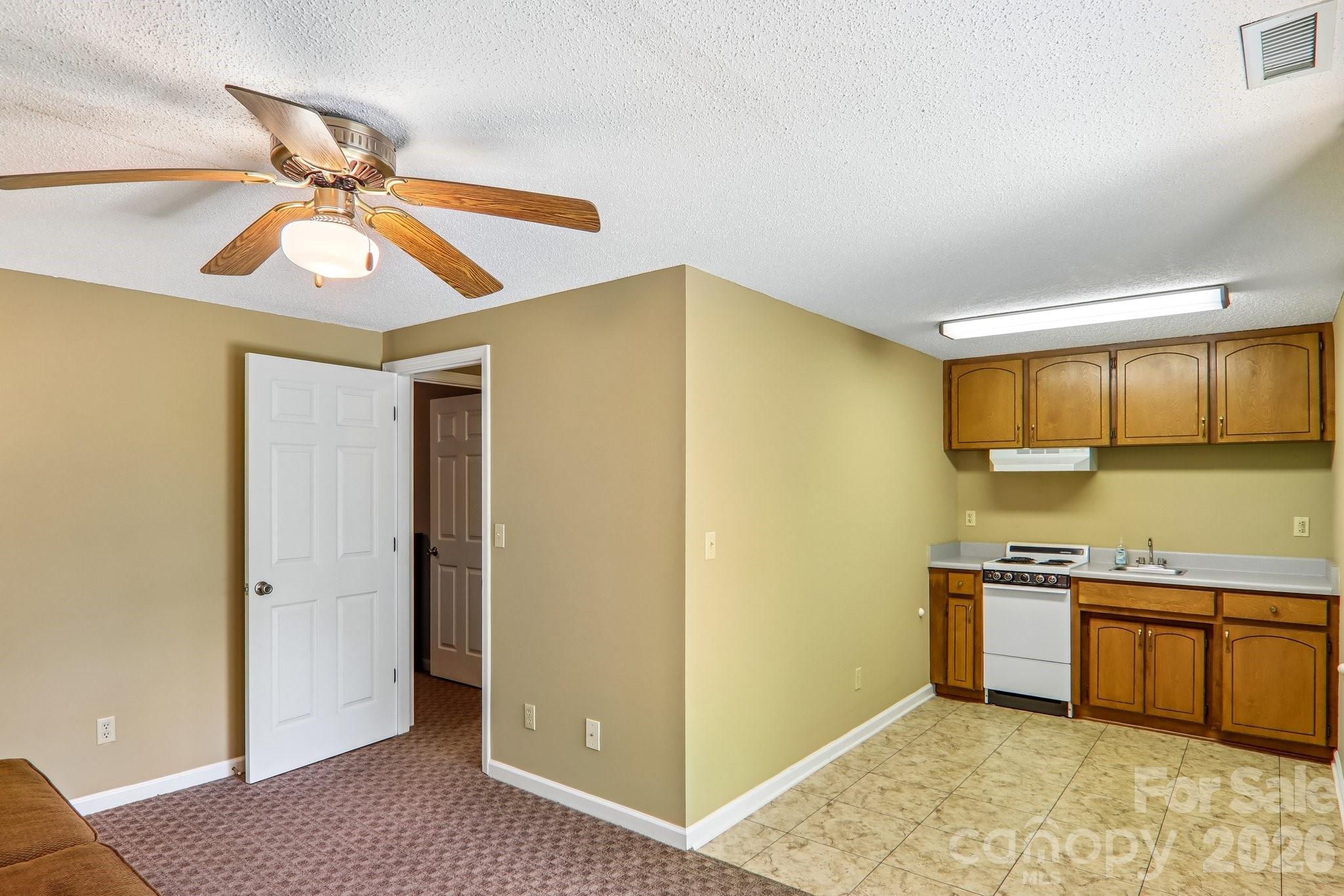 7 Maple Leaf Drive — Hendersonville