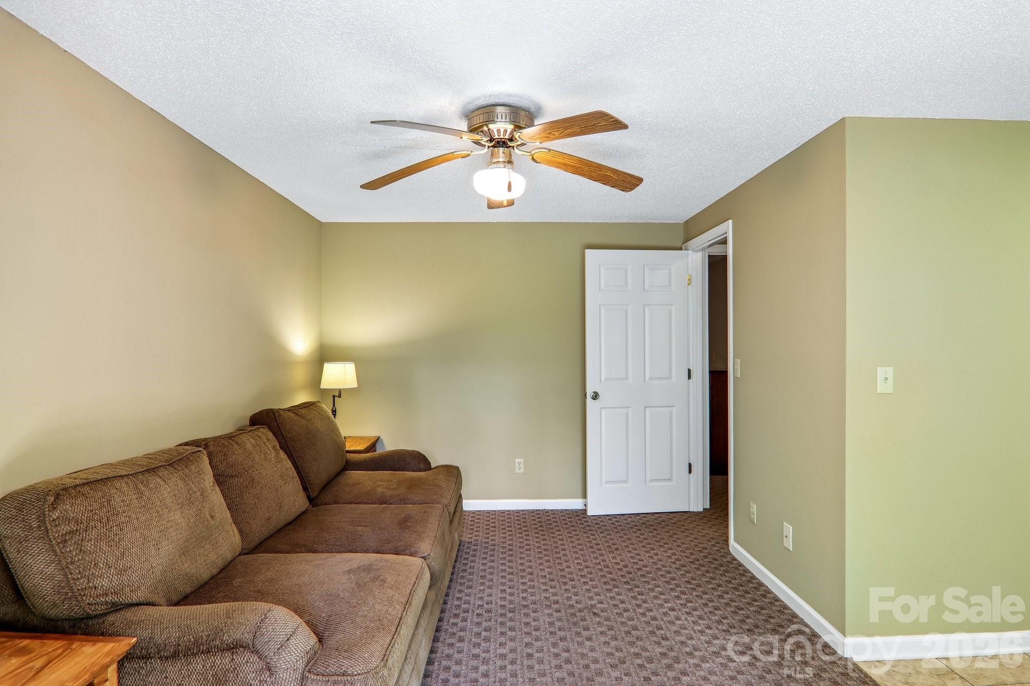 7 Maple Leaf Drive — Hendersonville
