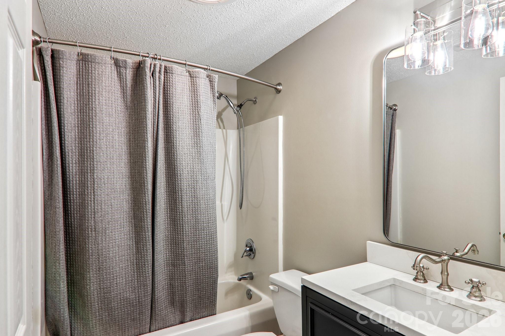 7 Maple Leaf Drive — Hendersonville