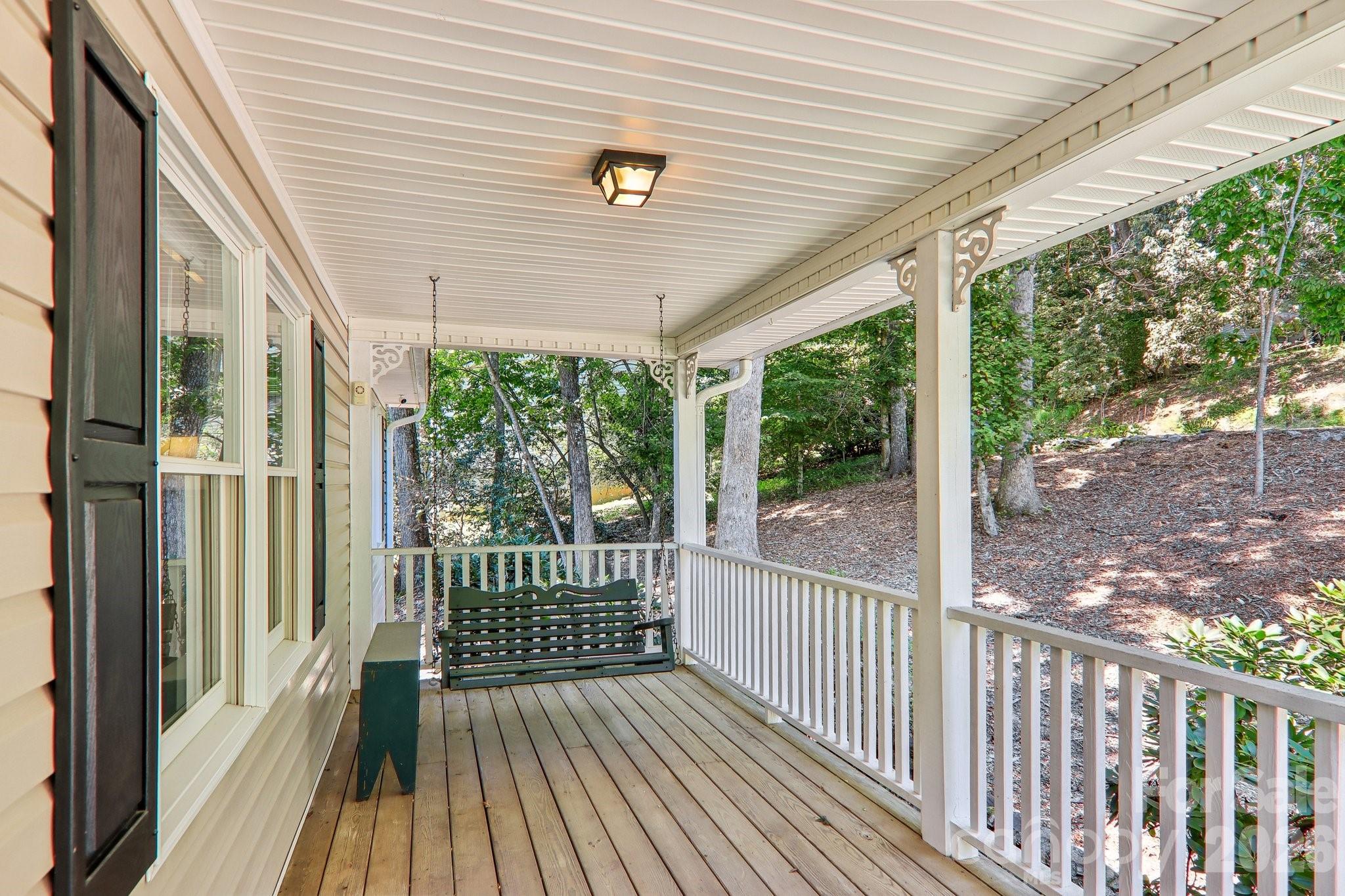 7 Maple Leaf Drive — Hendersonville