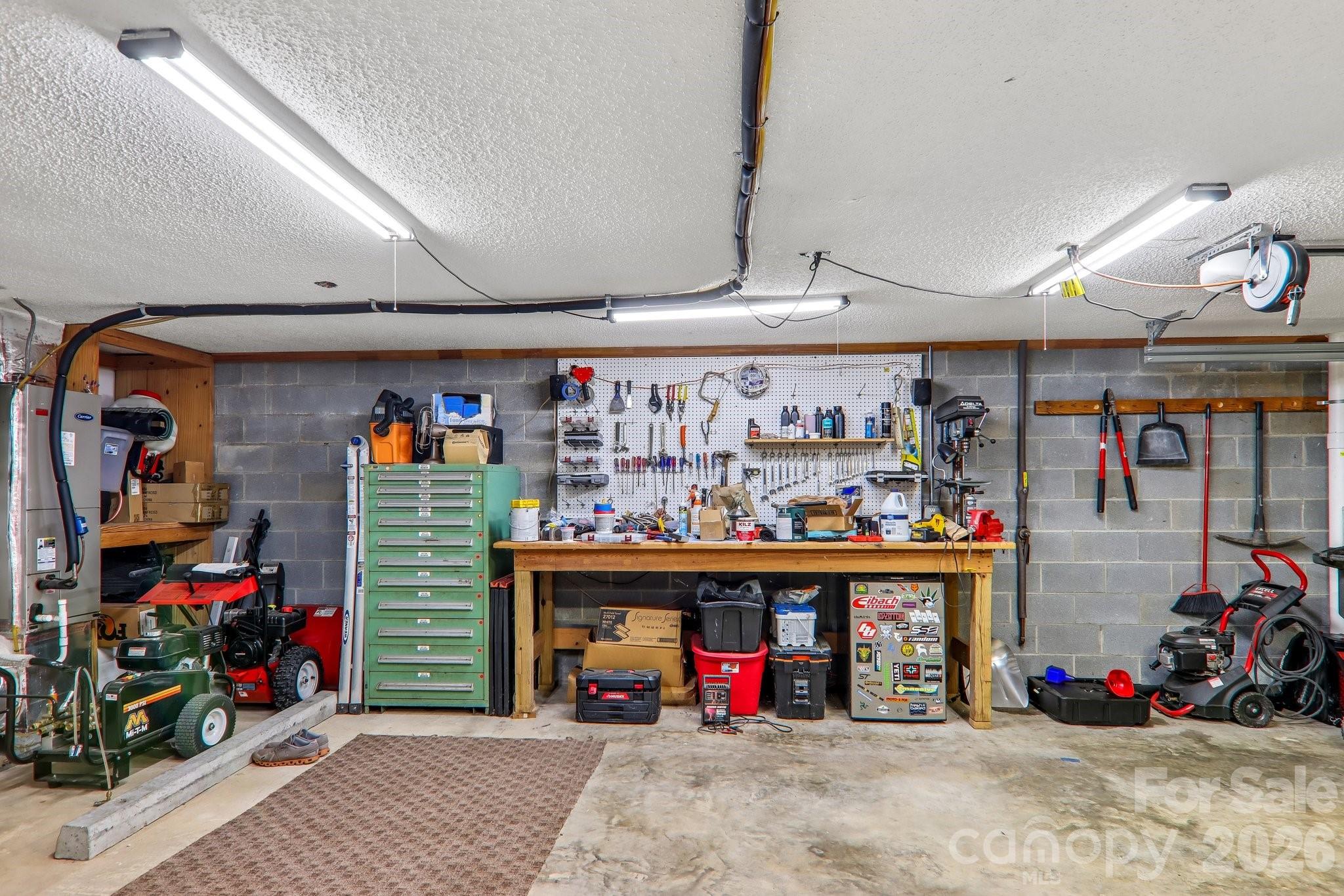 7 Maple Leaf Drive — Hendersonville