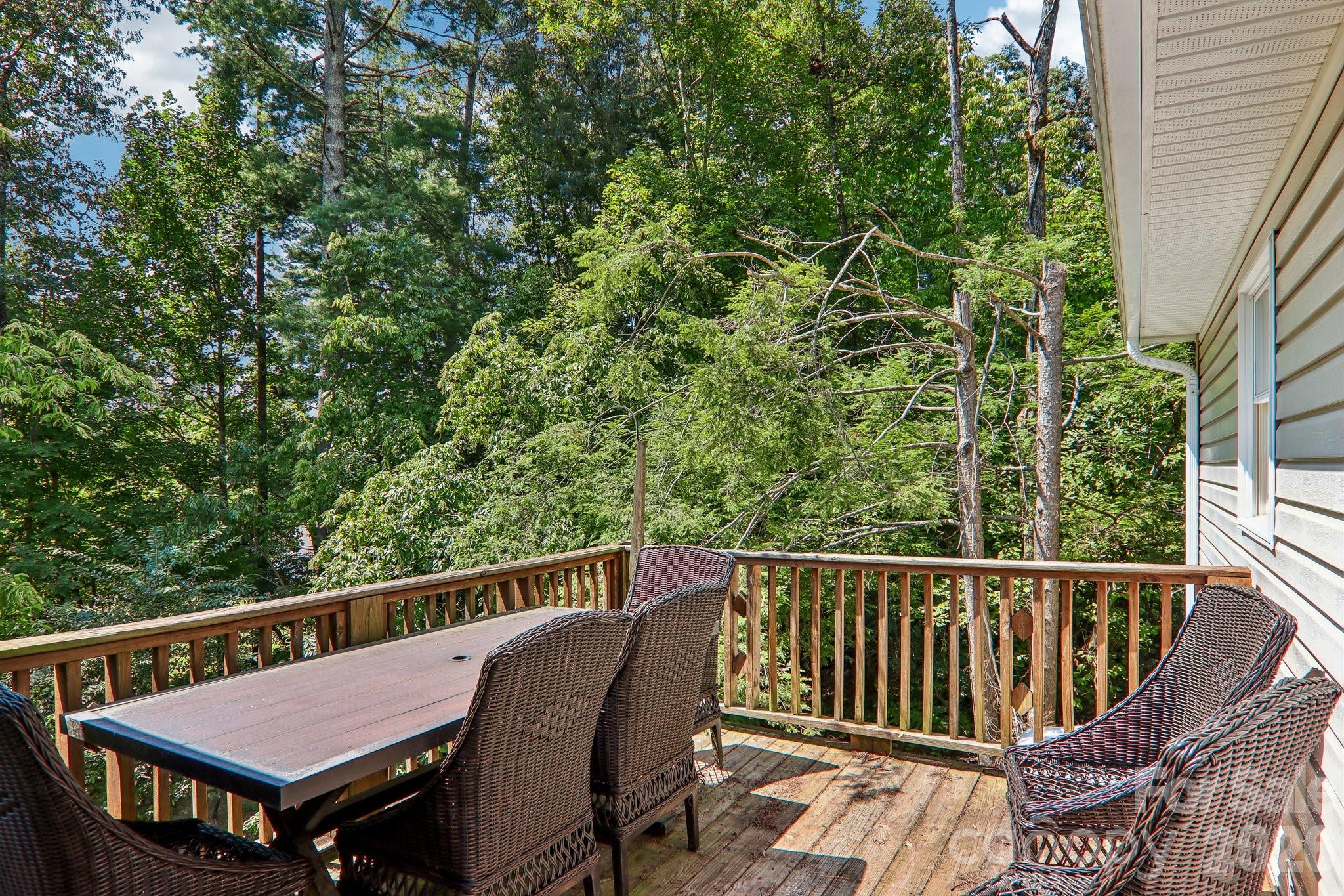 7 Maple Leaf Drive — Hendersonville