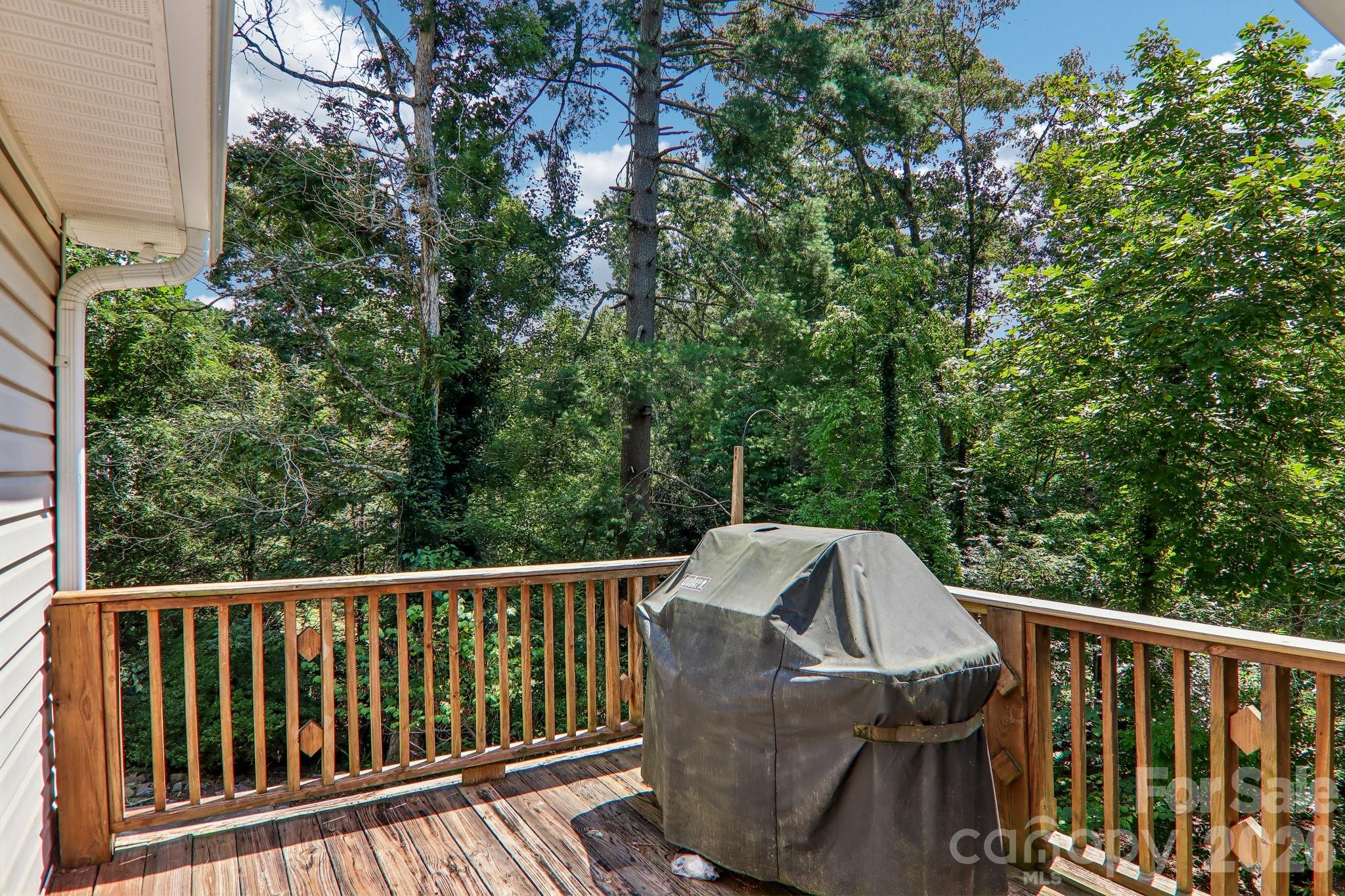 7 Maple Leaf Drive — Hendersonville