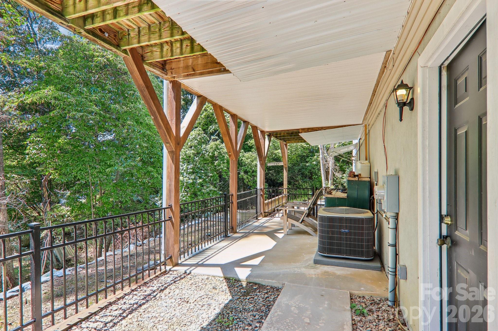 7 Maple Leaf Drive — Hendersonville