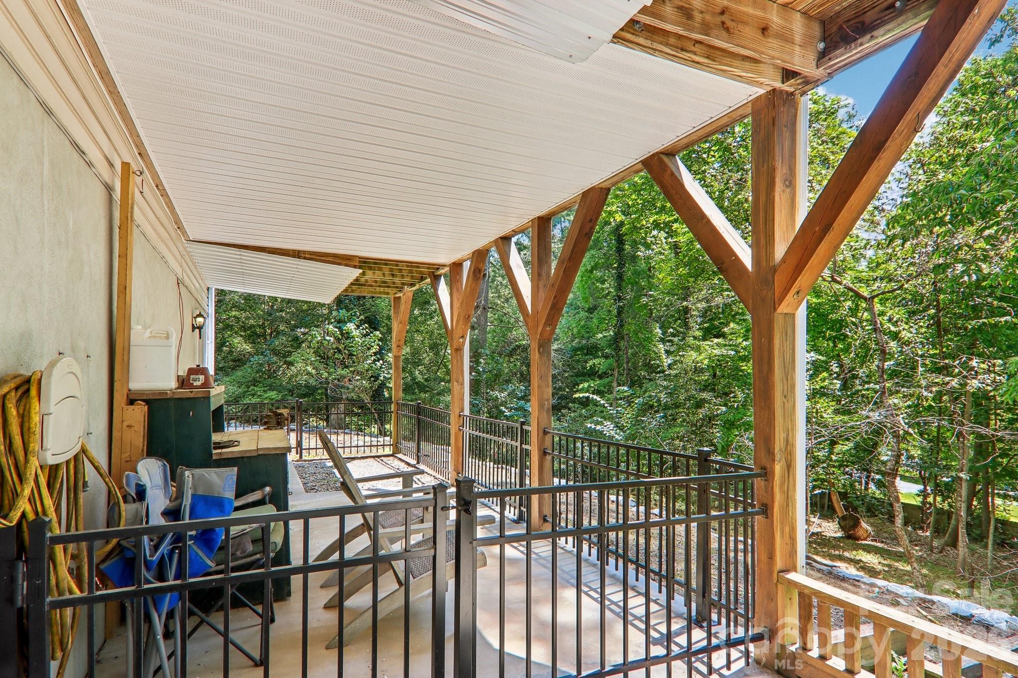 7 Maple Leaf Drive — Hendersonville