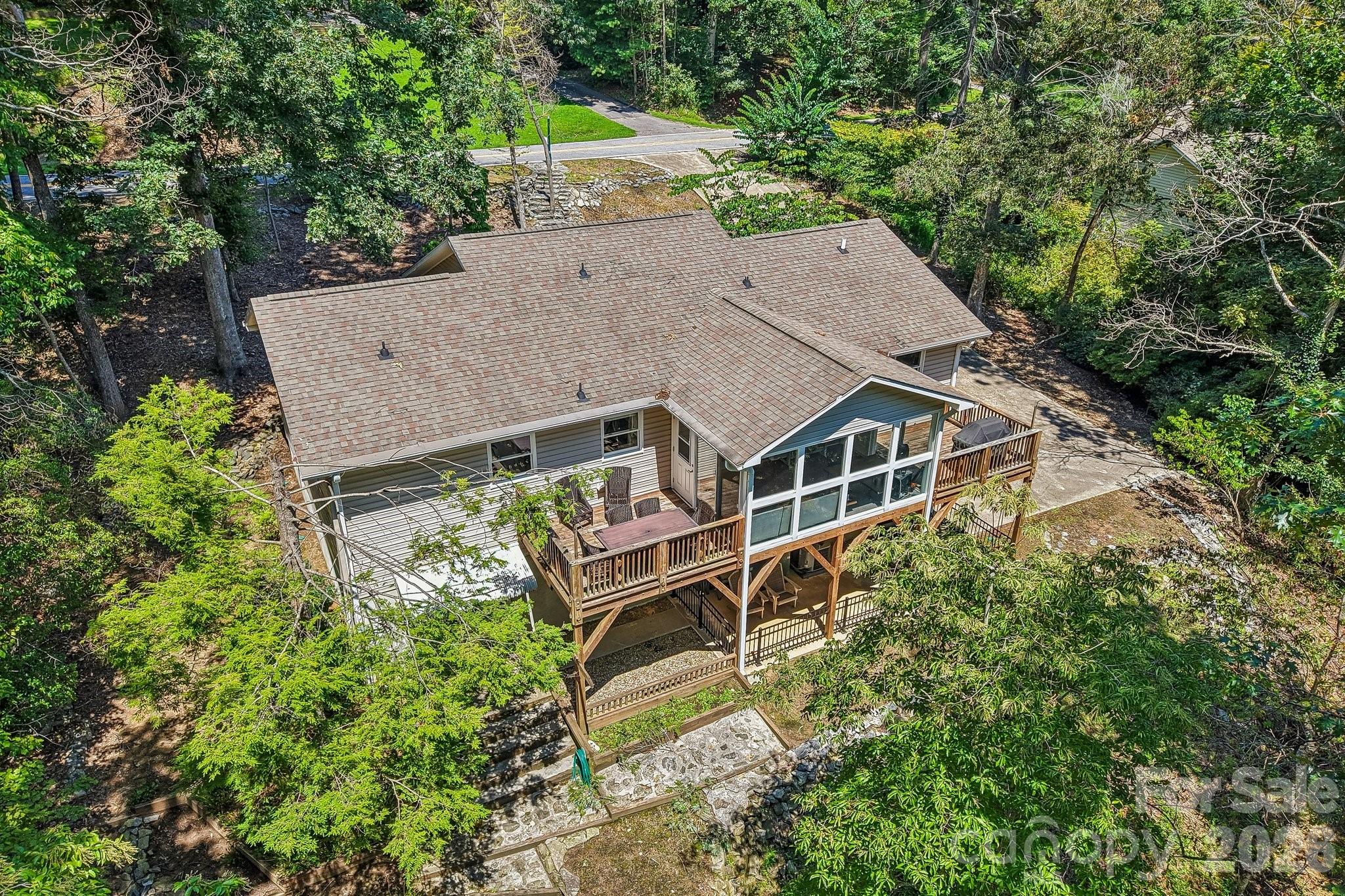 7 Maple Leaf Drive — Hendersonville