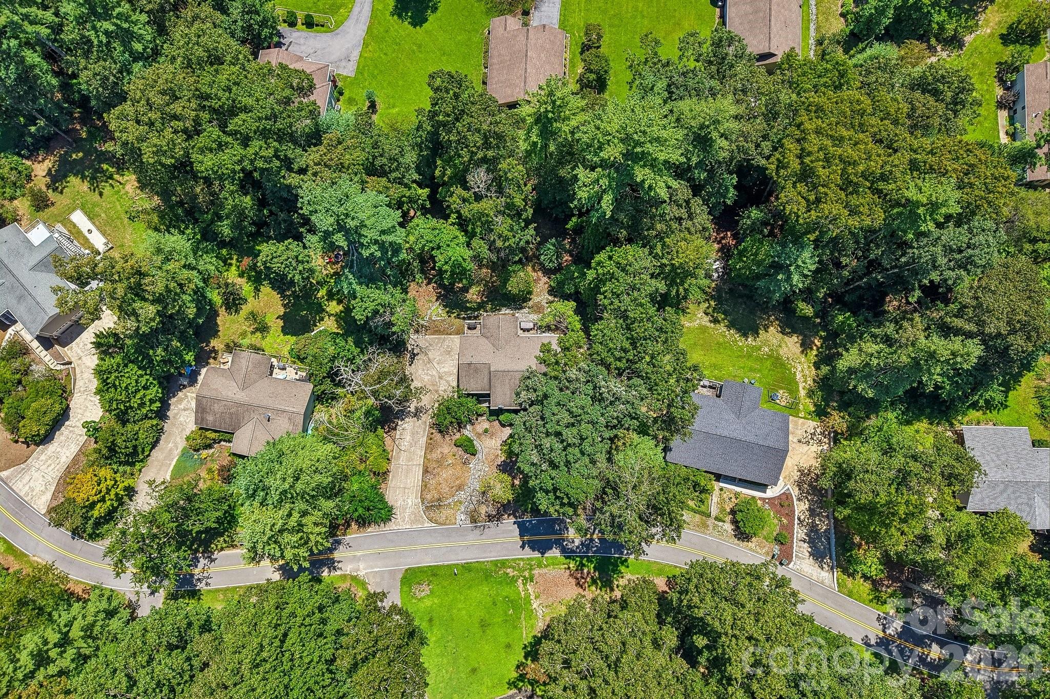 7 Maple Leaf Drive — Hendersonville