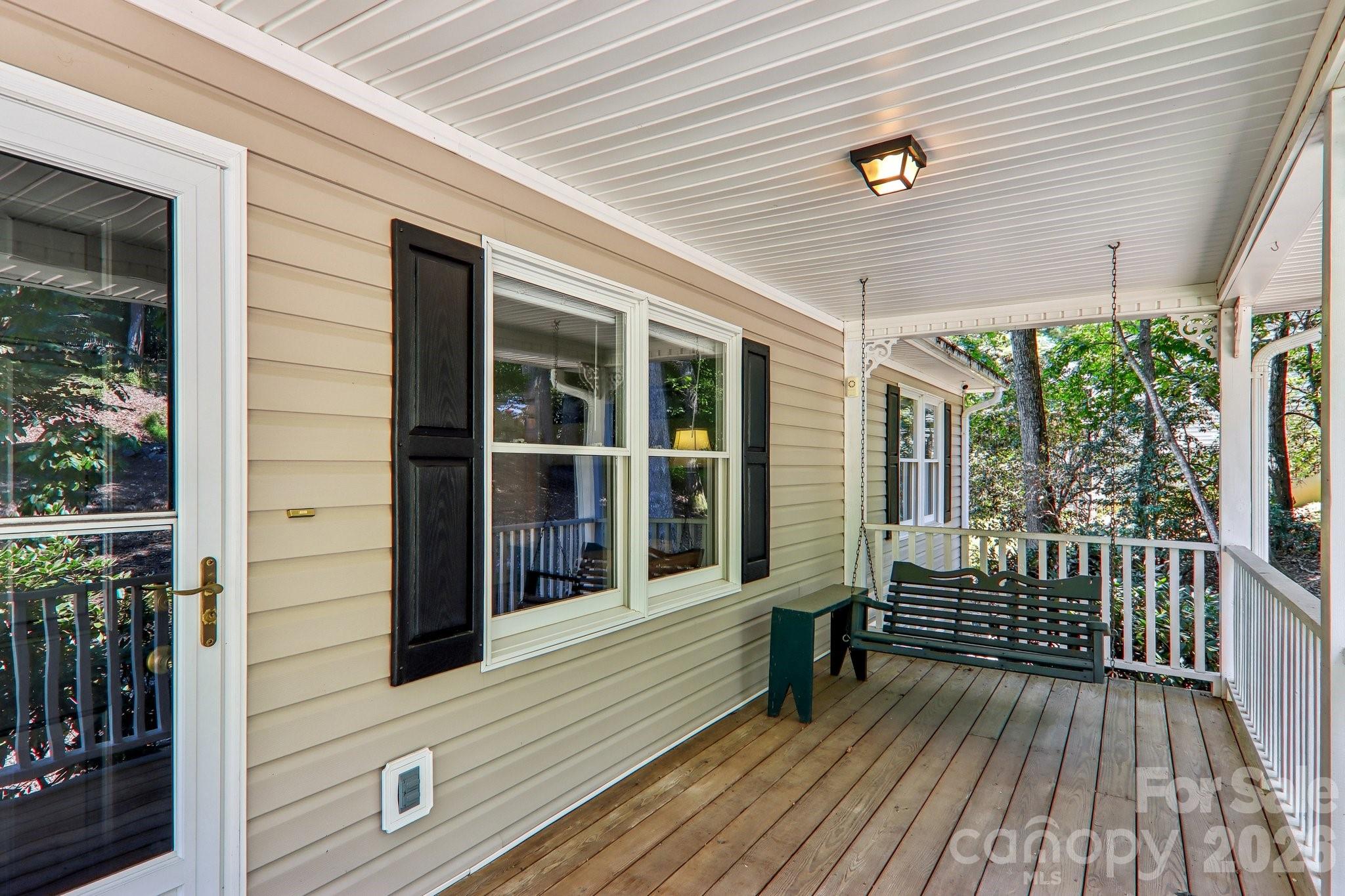 7 Maple Leaf Drive — Hendersonville
