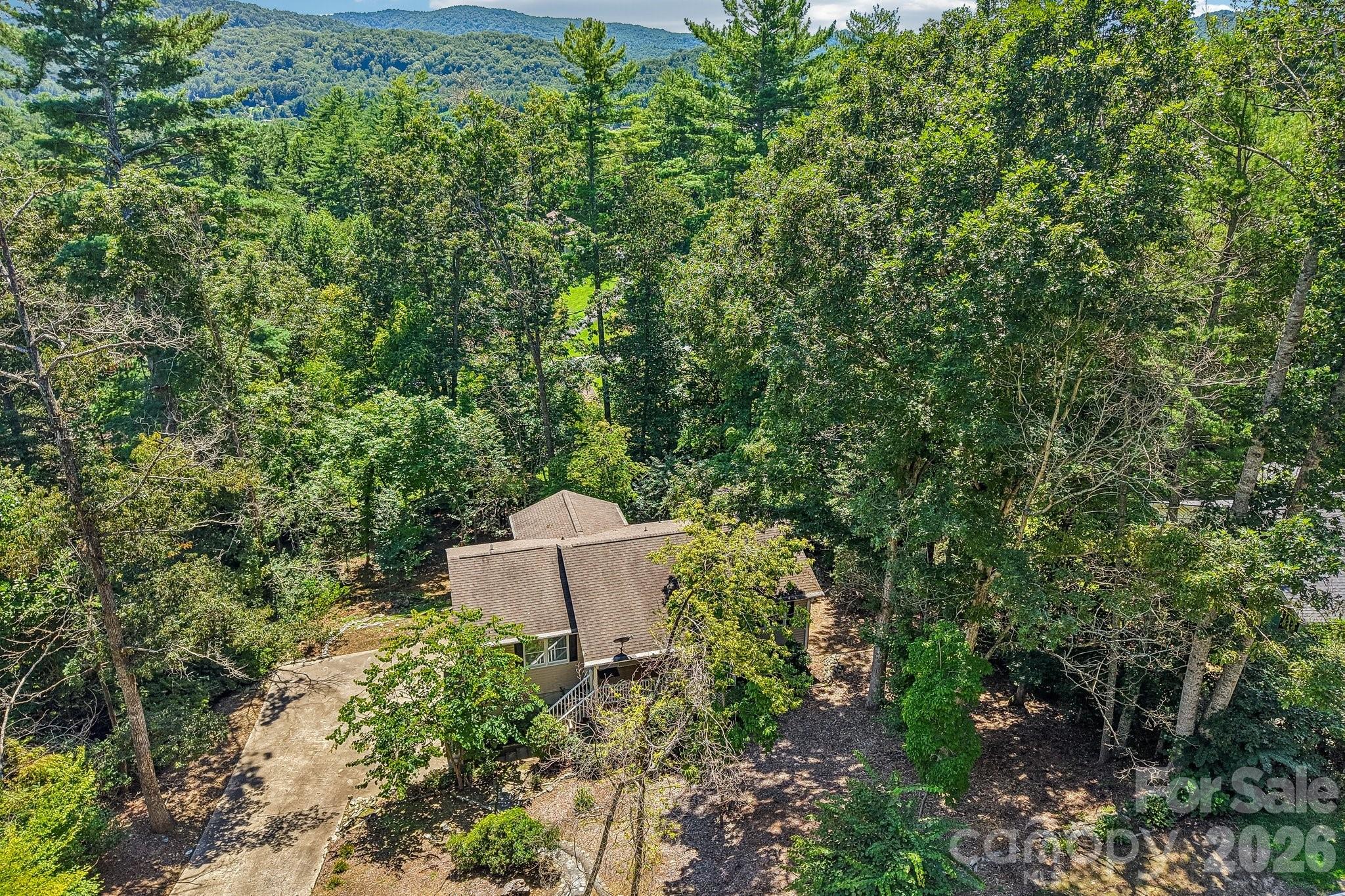 7 Maple Leaf Drive — Hendersonville