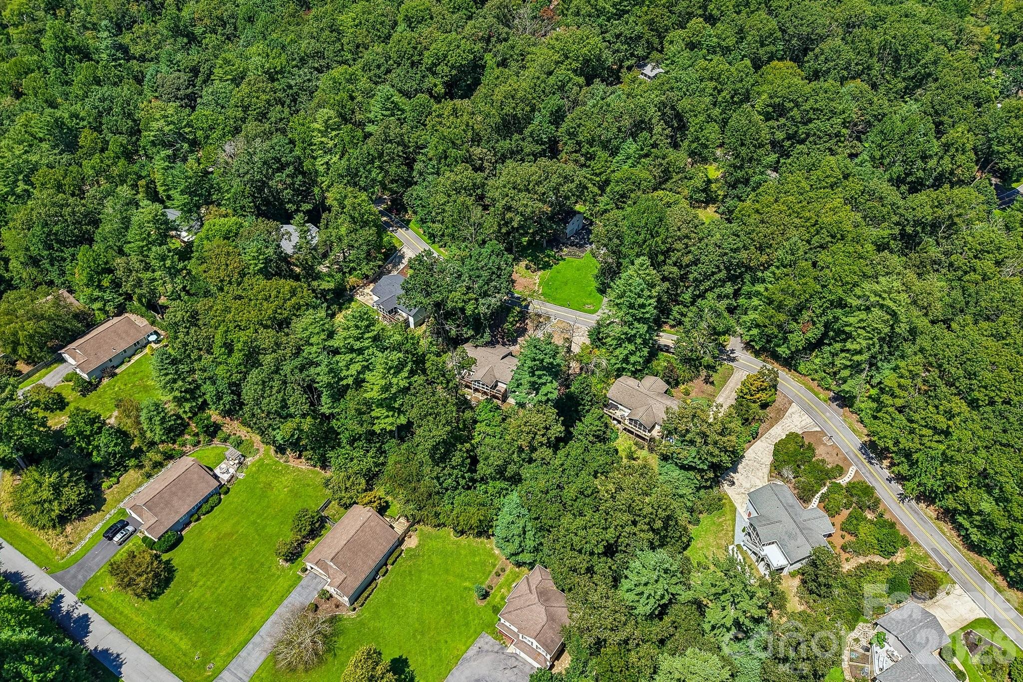7 Maple Leaf Drive — Hendersonville