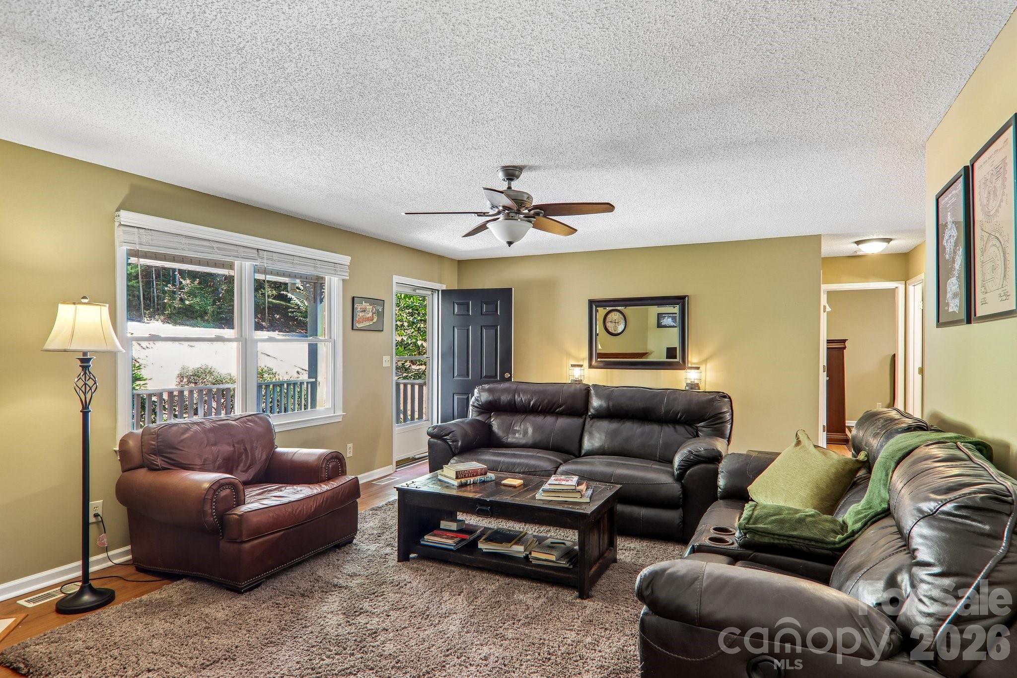 7 Maple Leaf Drive — Hendersonville