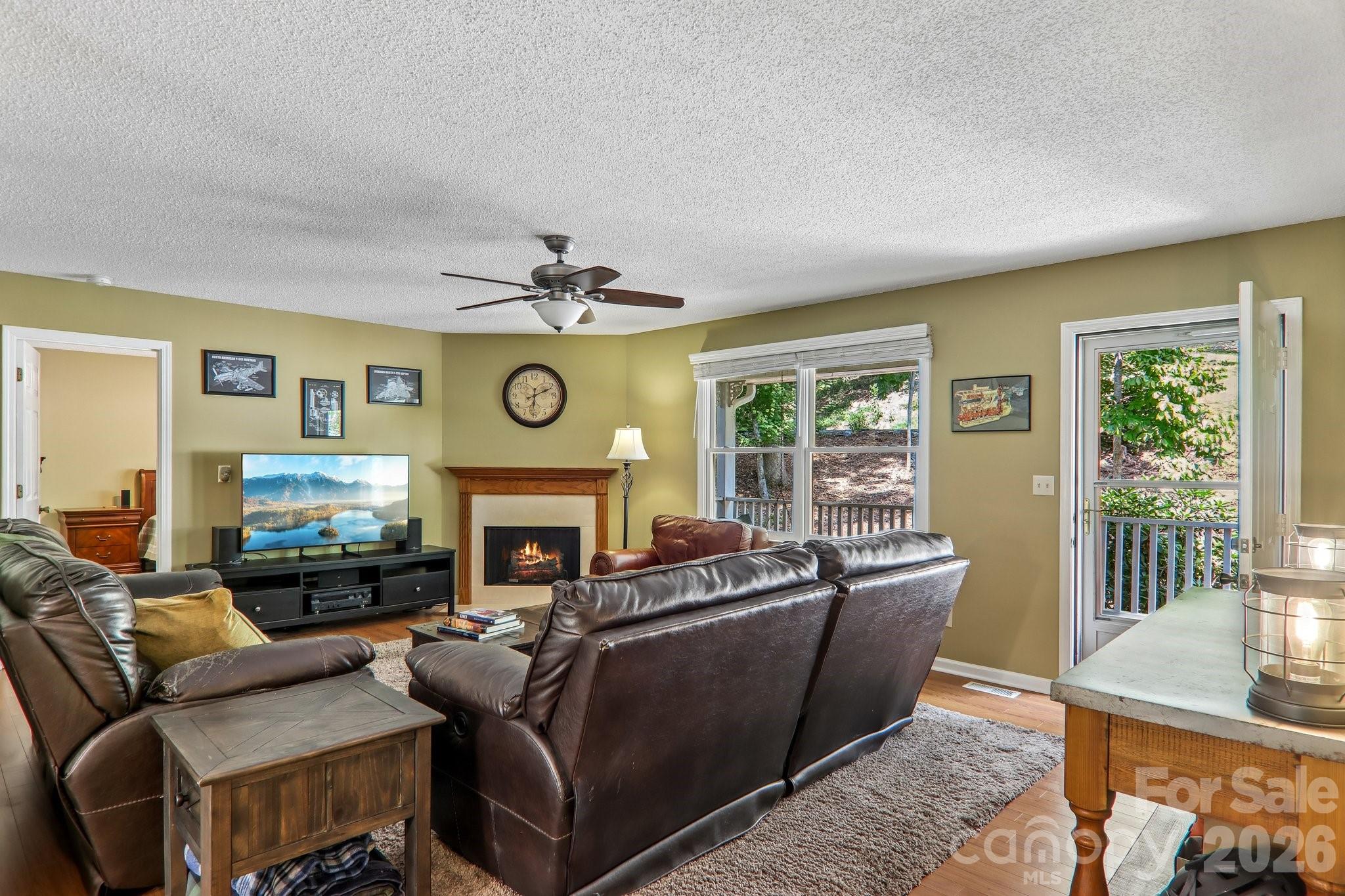 7 Maple Leaf Drive — Hendersonville