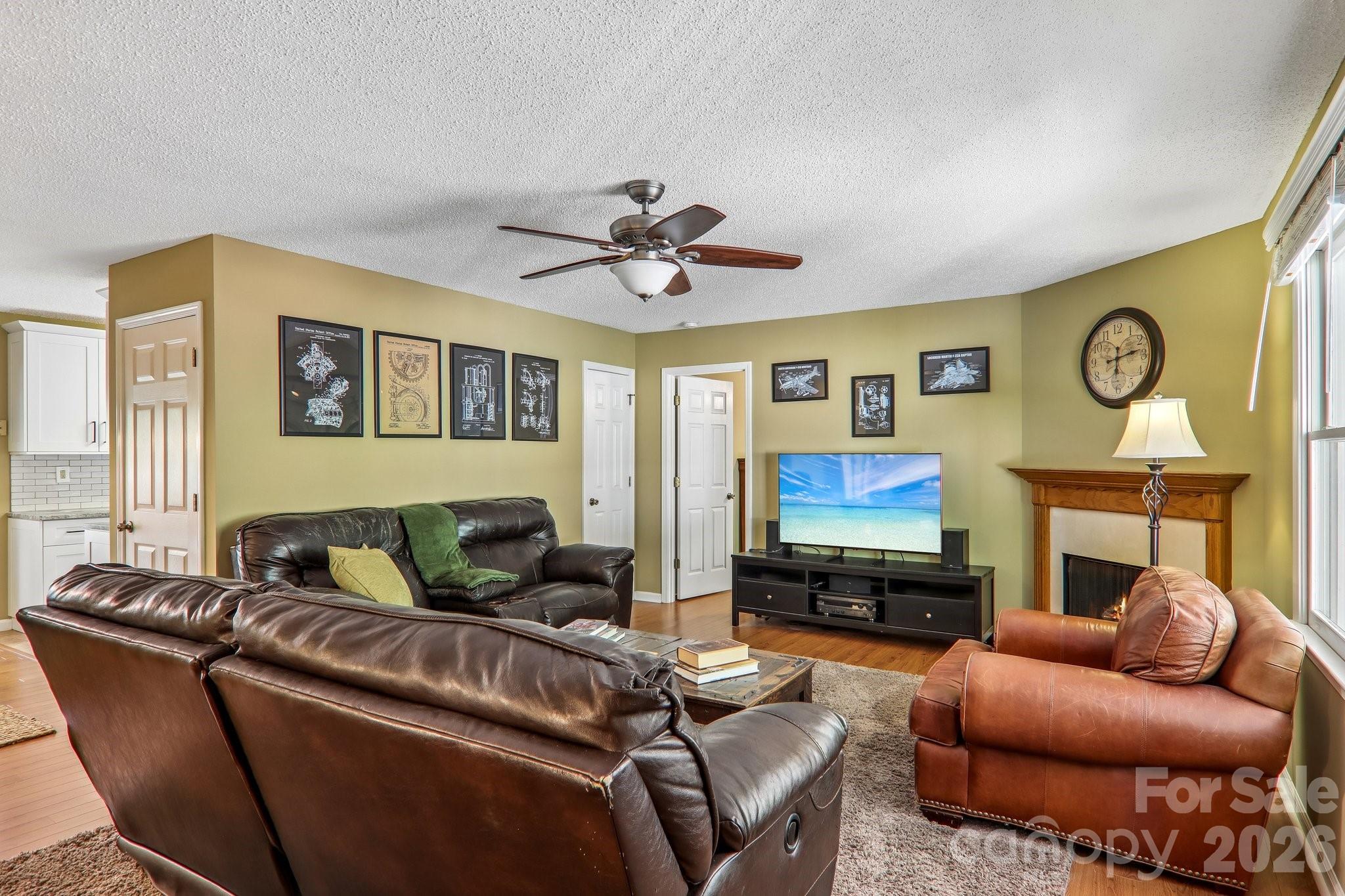 7 Maple Leaf Drive — Hendersonville
