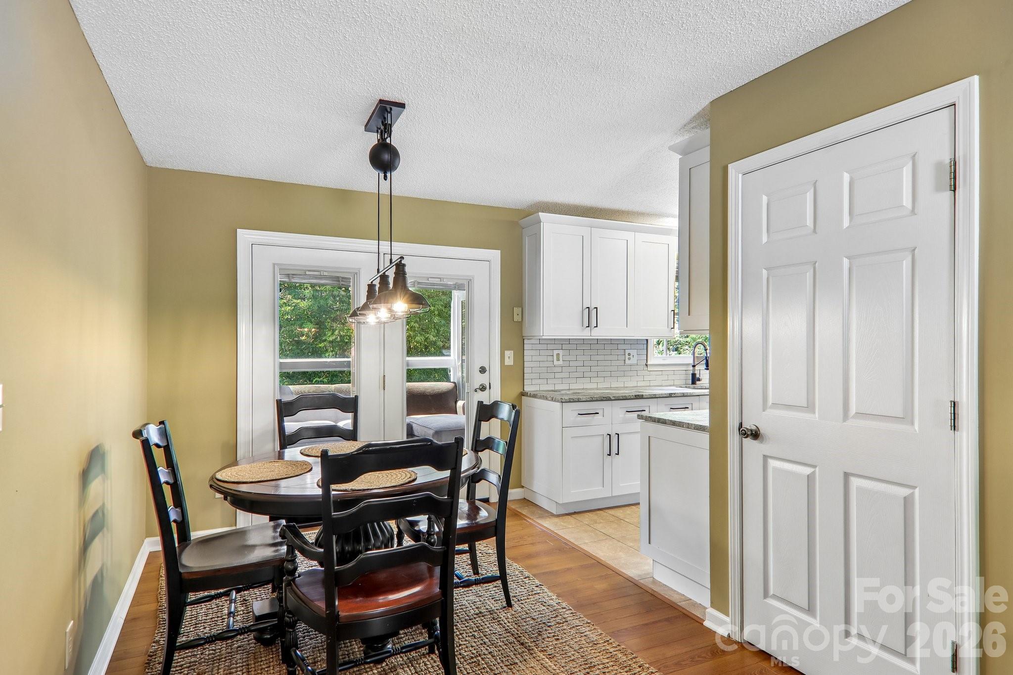 7 Maple Leaf Drive — Hendersonville