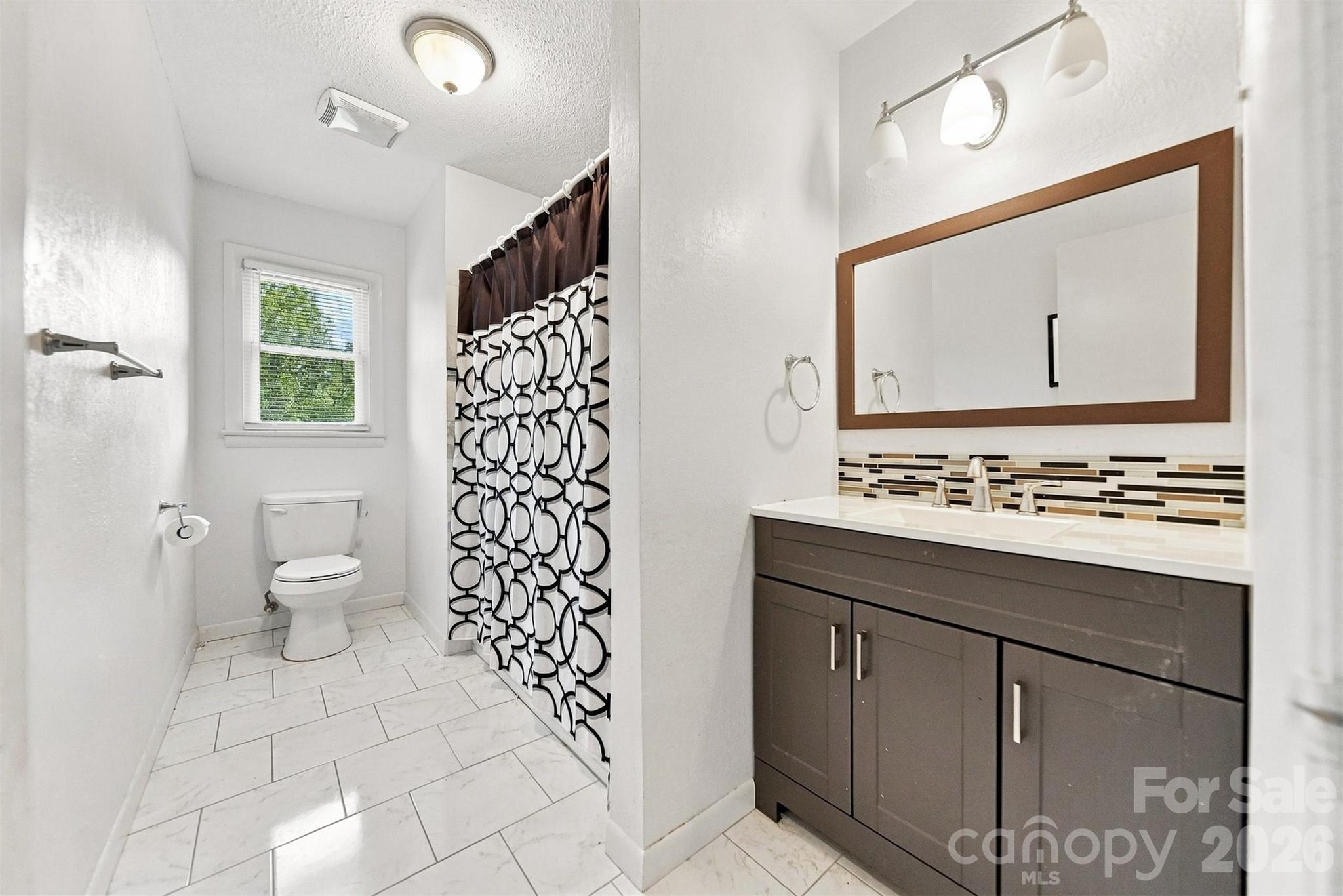 2103 2nd Avenue NW — Hickory