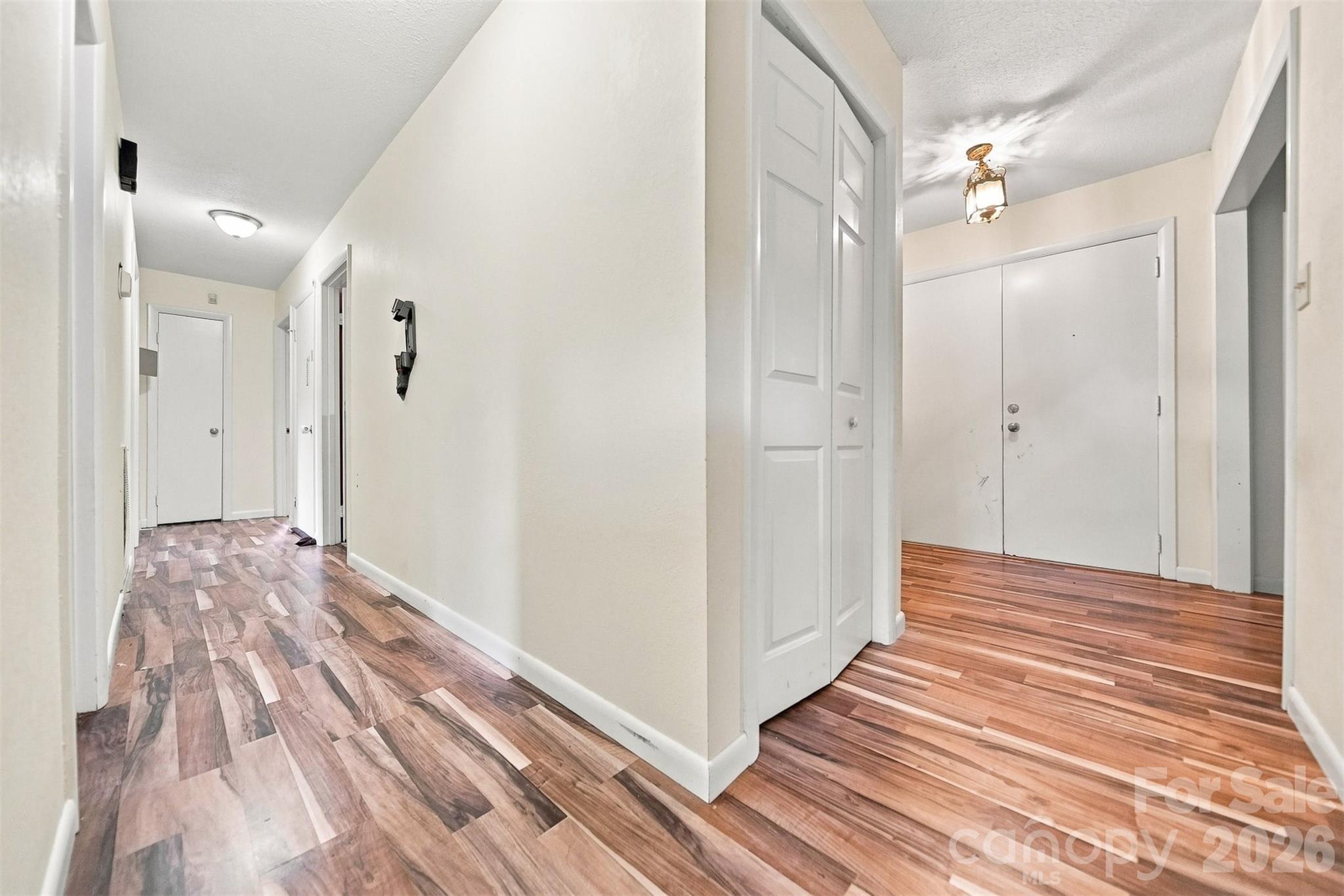 2103 2nd Avenue NW — Hickory