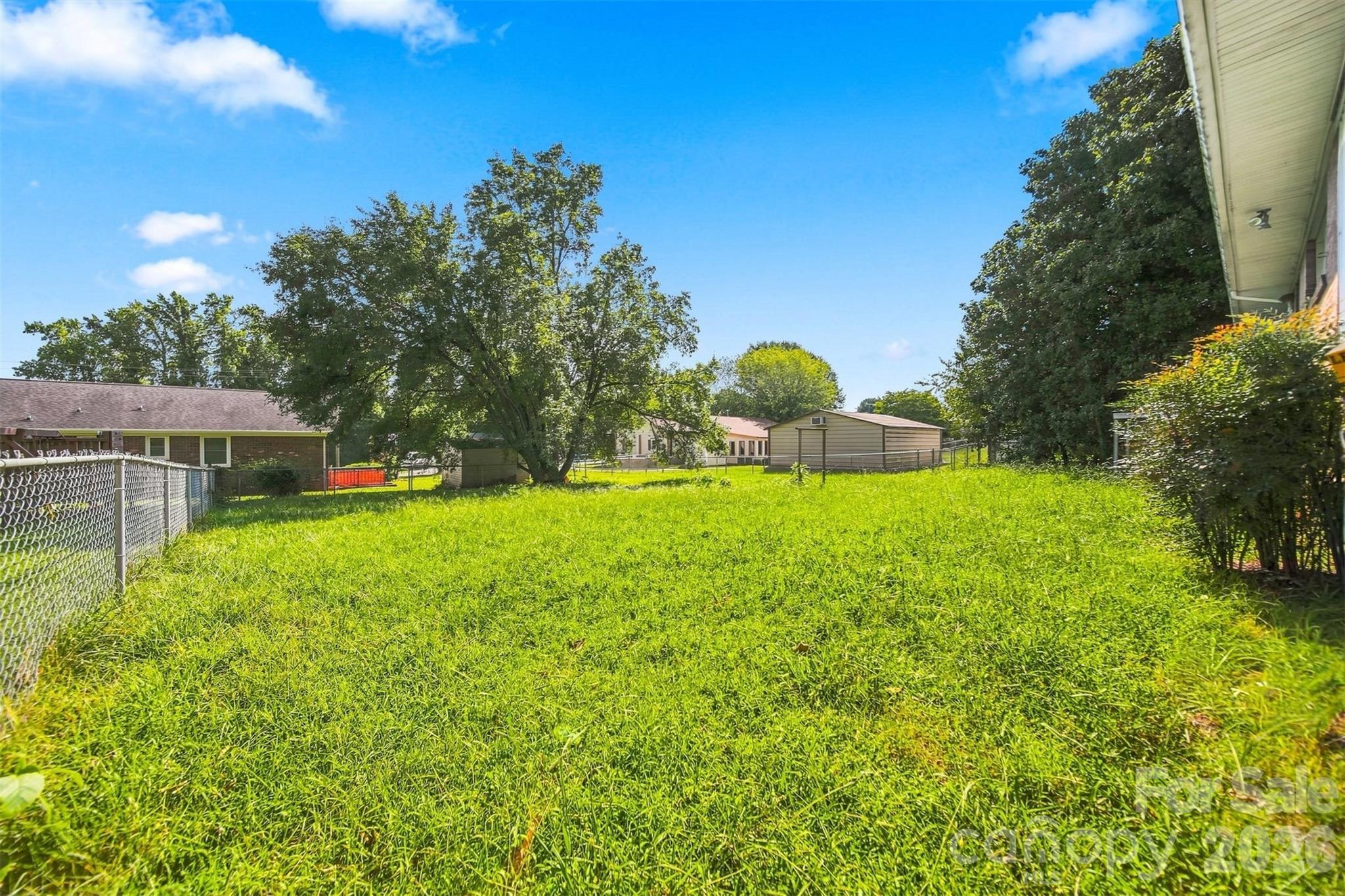 2103 2nd Avenue NW — Hickory