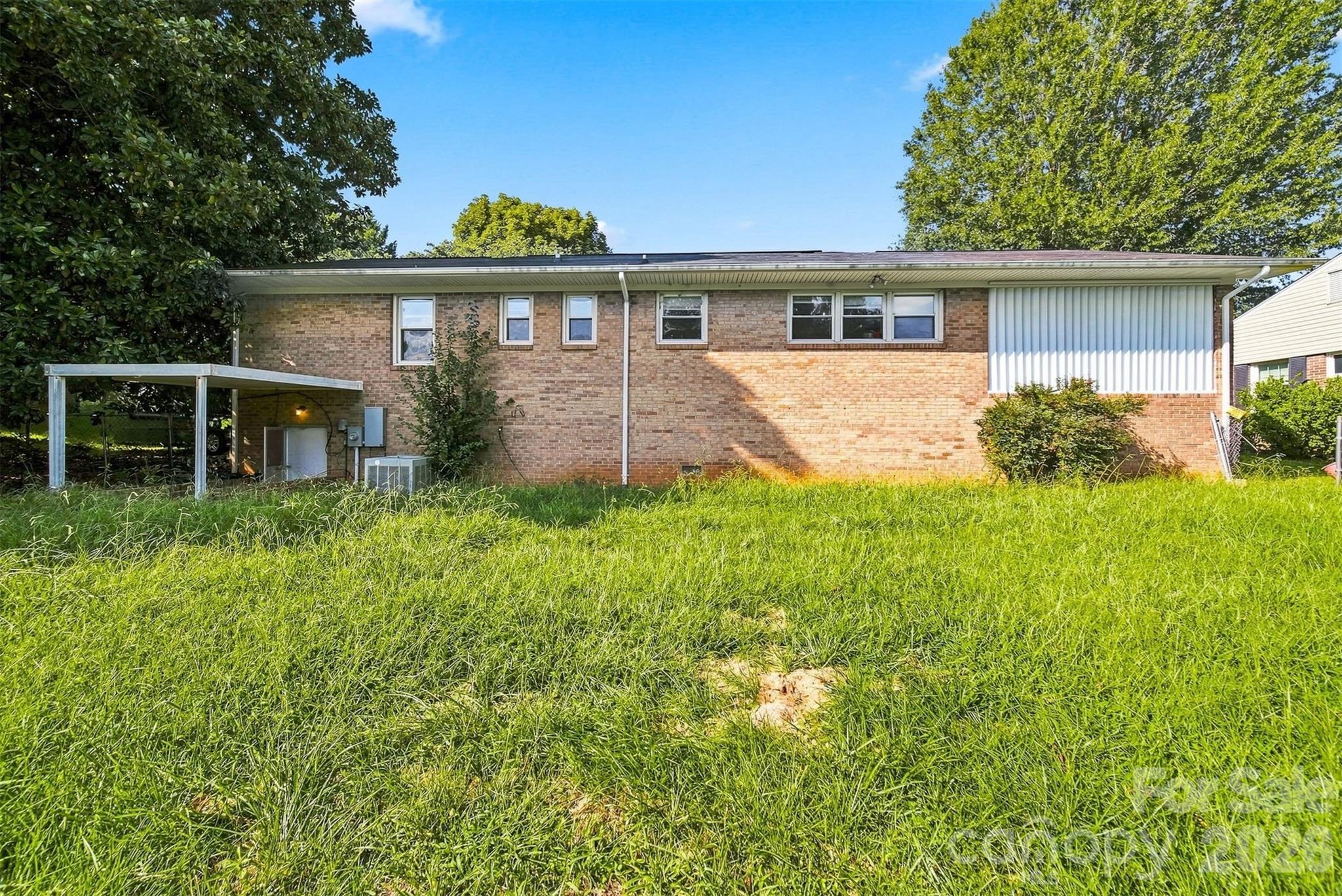 2103 2nd Avenue NW — Hickory