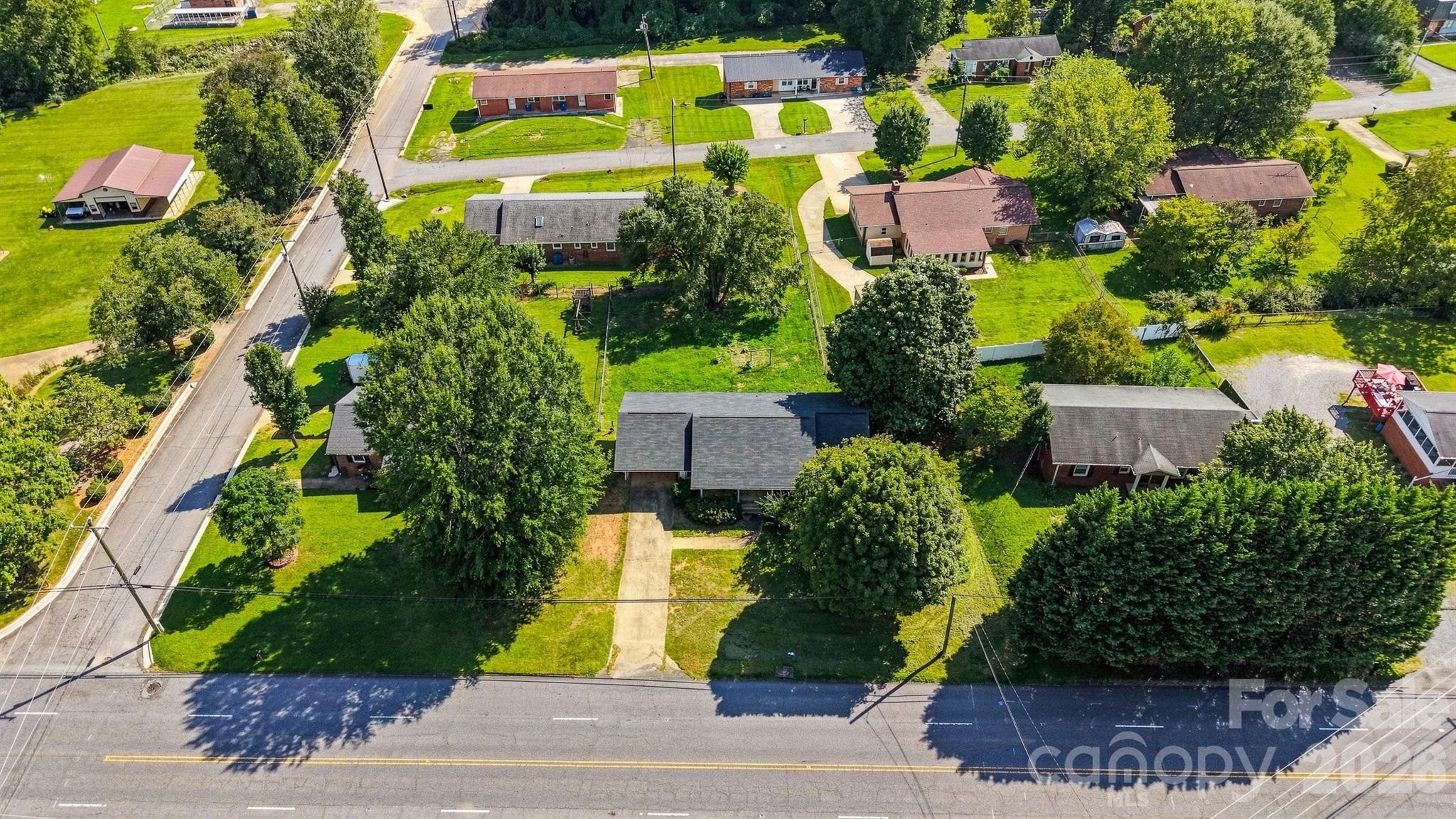 2103 2nd Avenue NW — Hickory