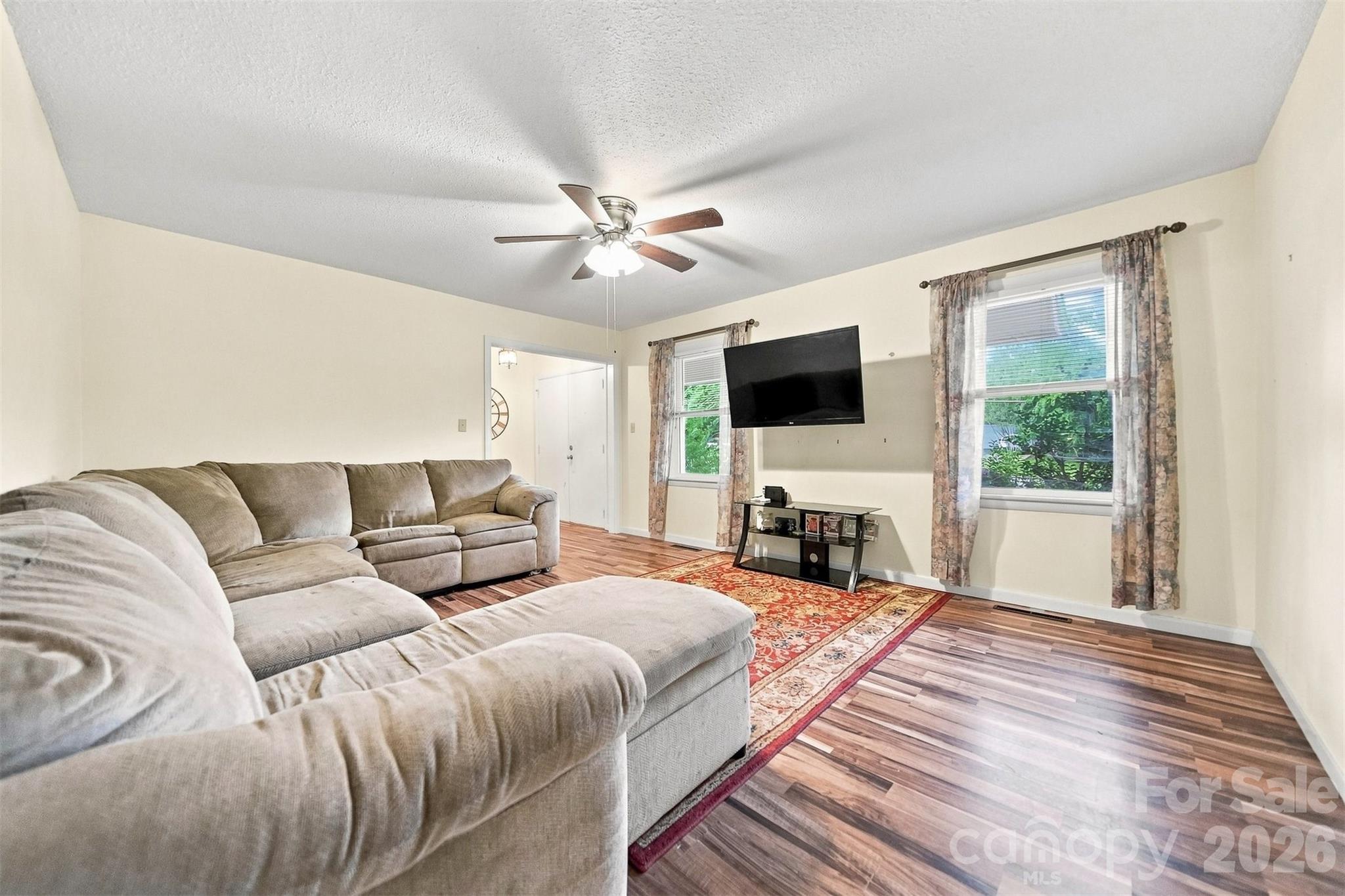 2103 2nd Avenue NW — Hickory