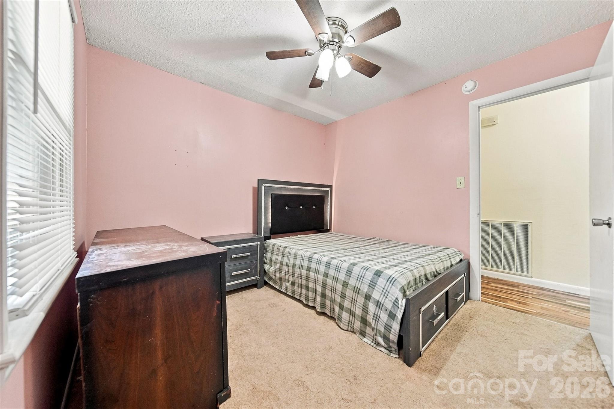 2103 2nd Avenue NW — Hickory