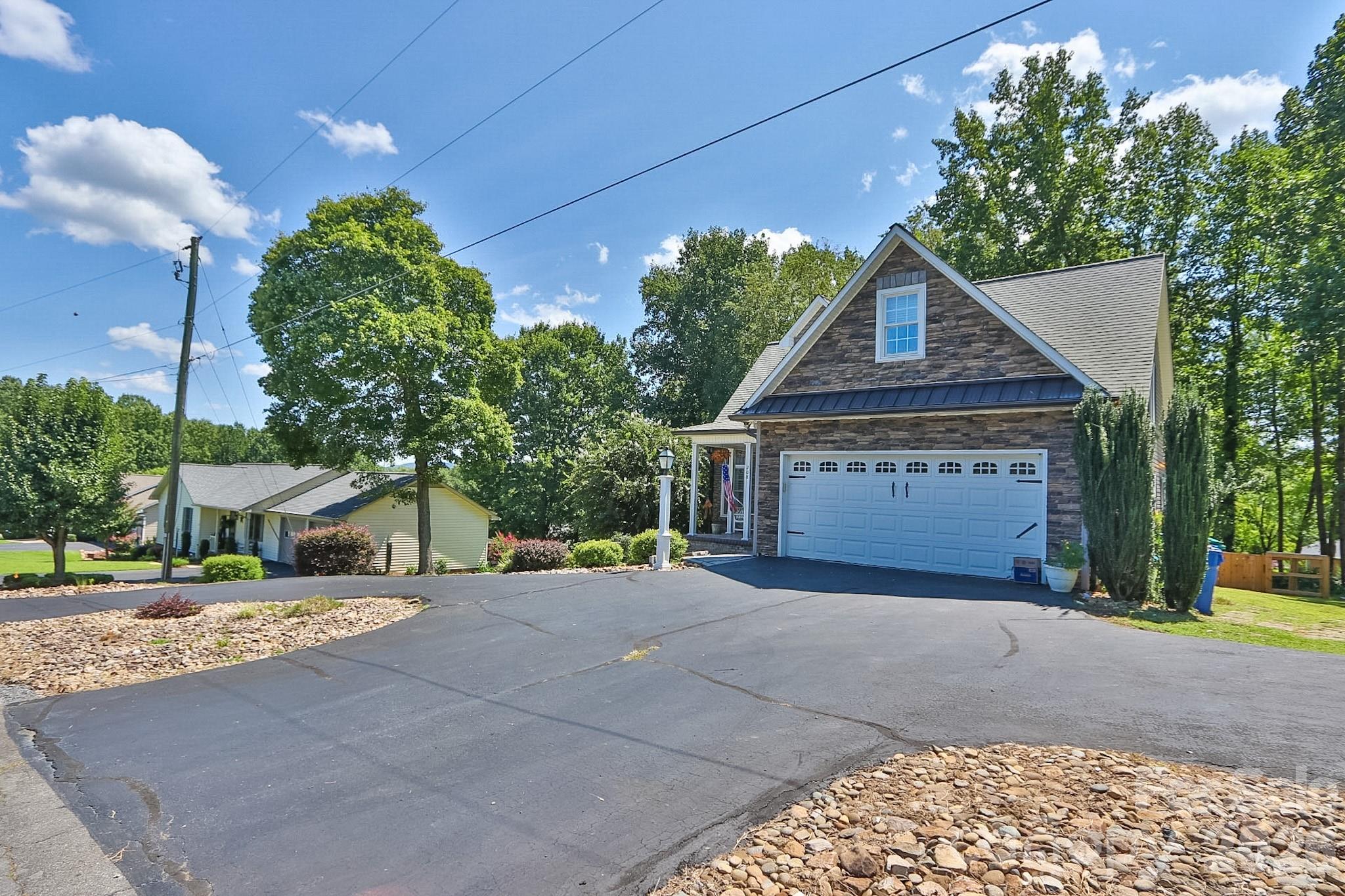 208 Triplett Street — Jonesville