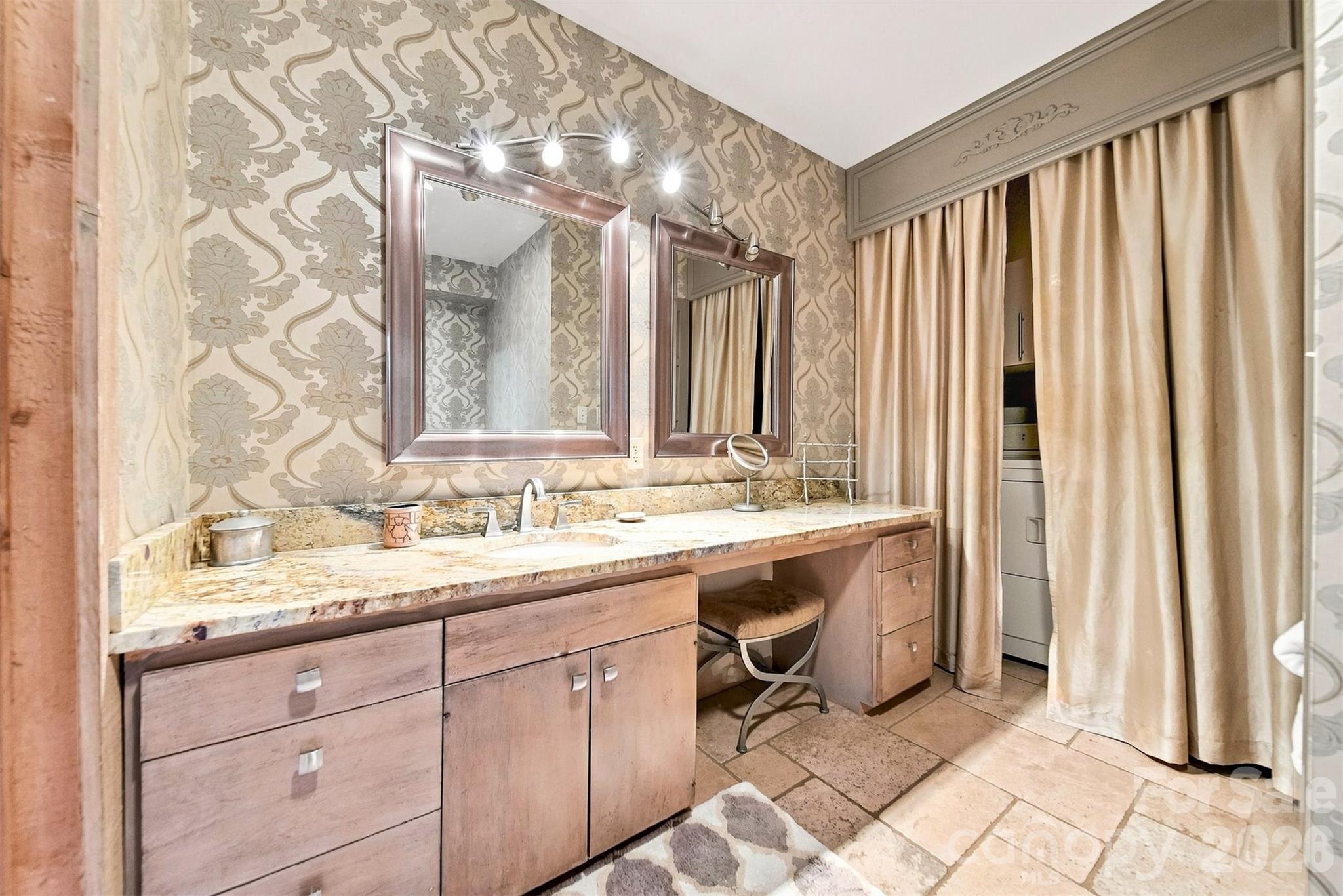 6580 Central Drive — Conover