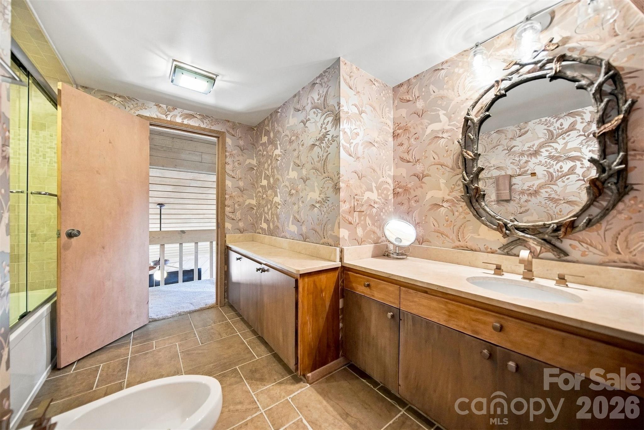 6580 Central Drive — Conover