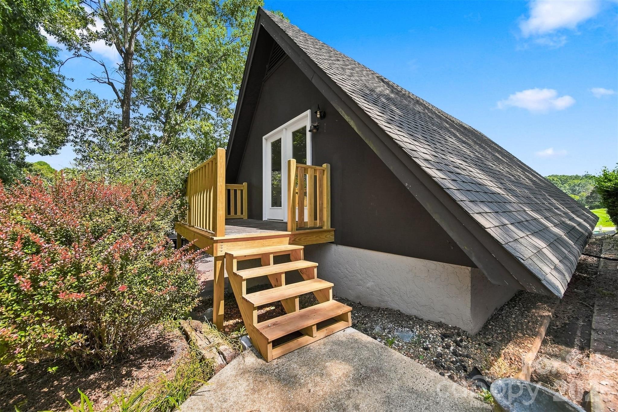 6580 Central Drive — Conover