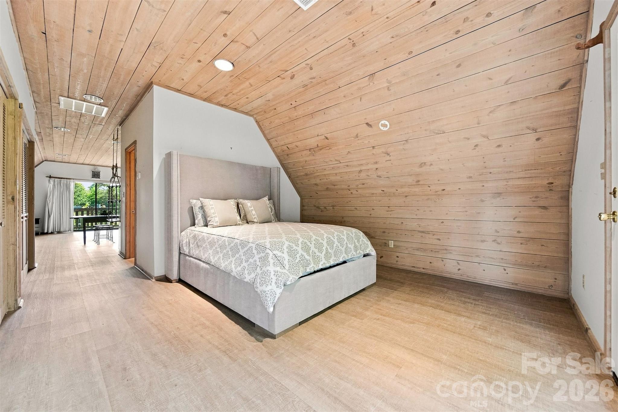 6580 Central Drive — Conover