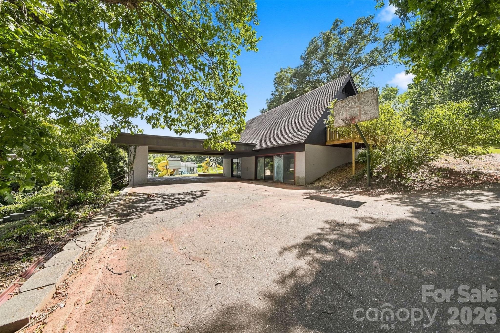6580 Central Drive — Conover