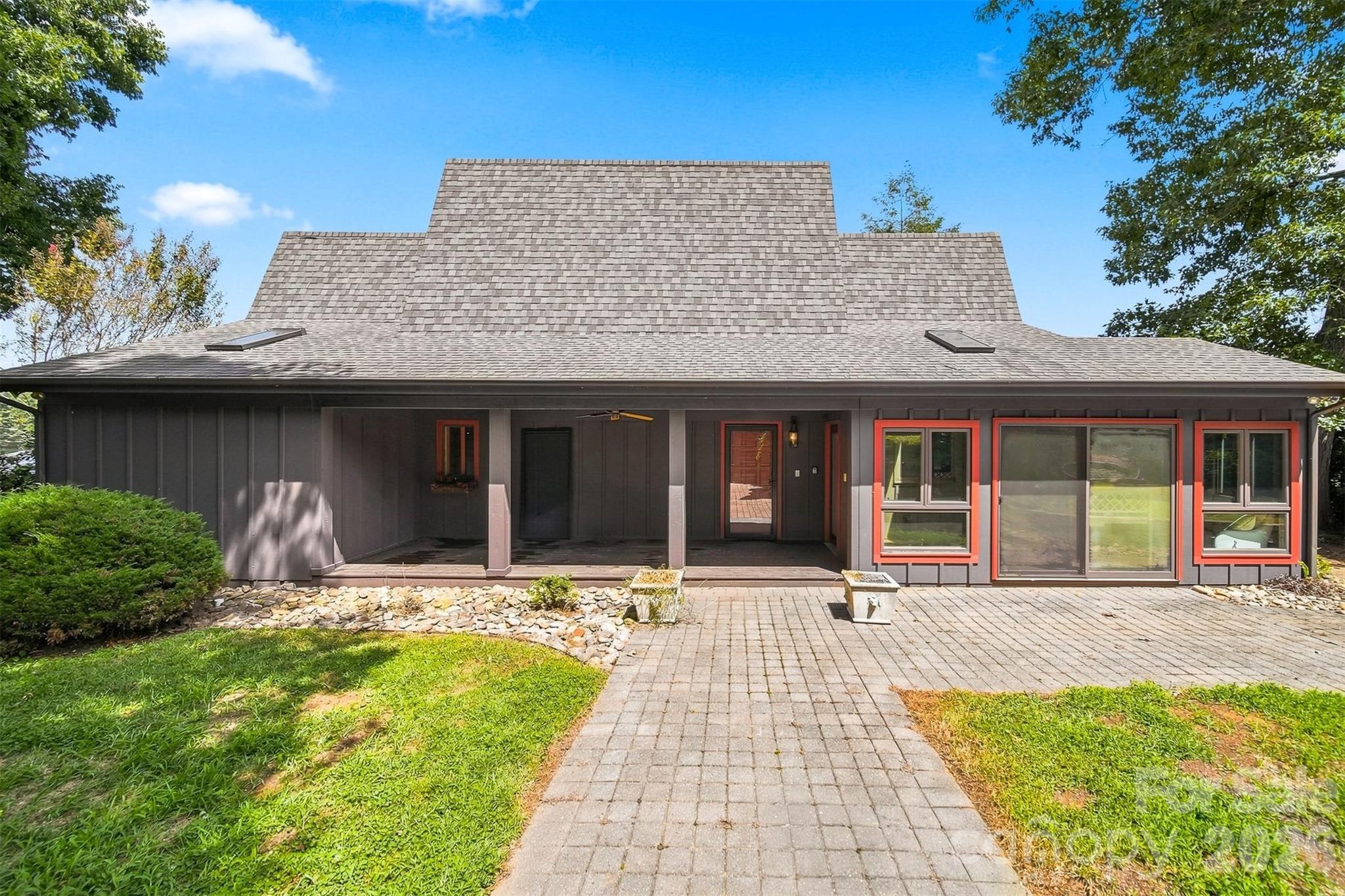 6580 Central Drive — Conover