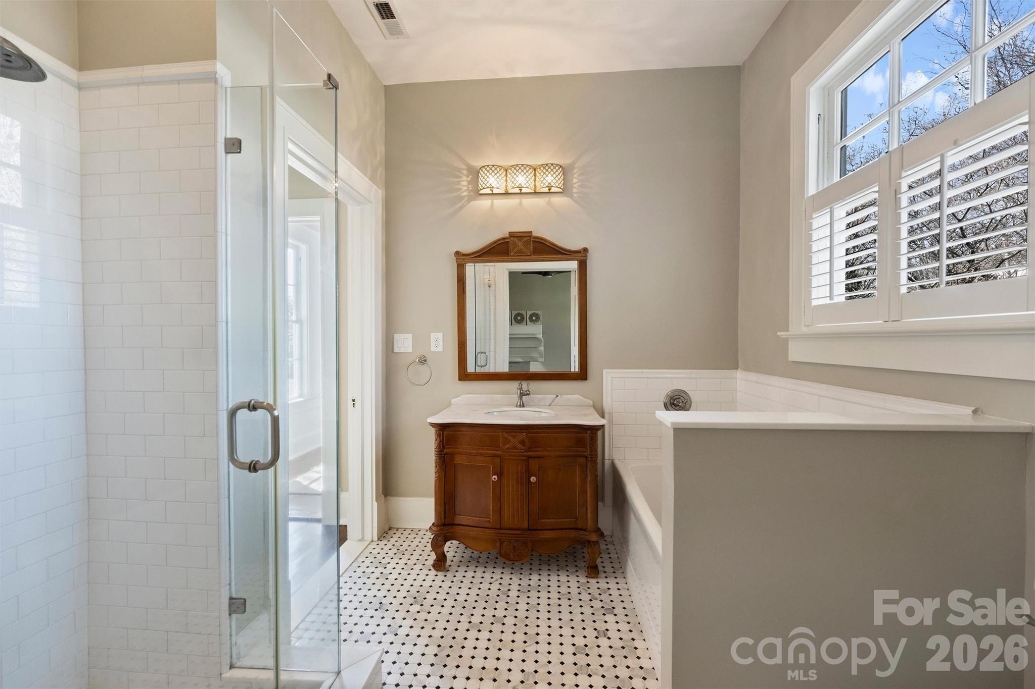 1136 Queens Road — Charlotte