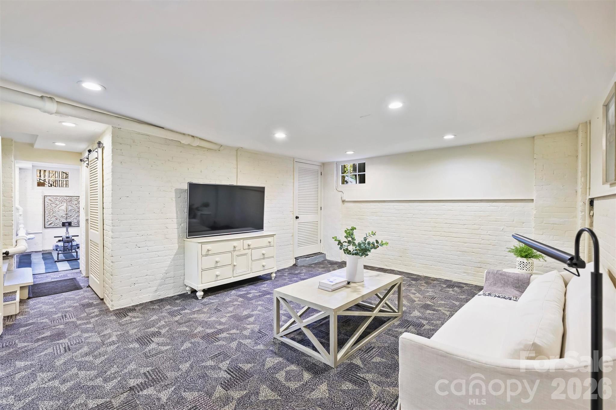 1136 Queens Road — Charlotte