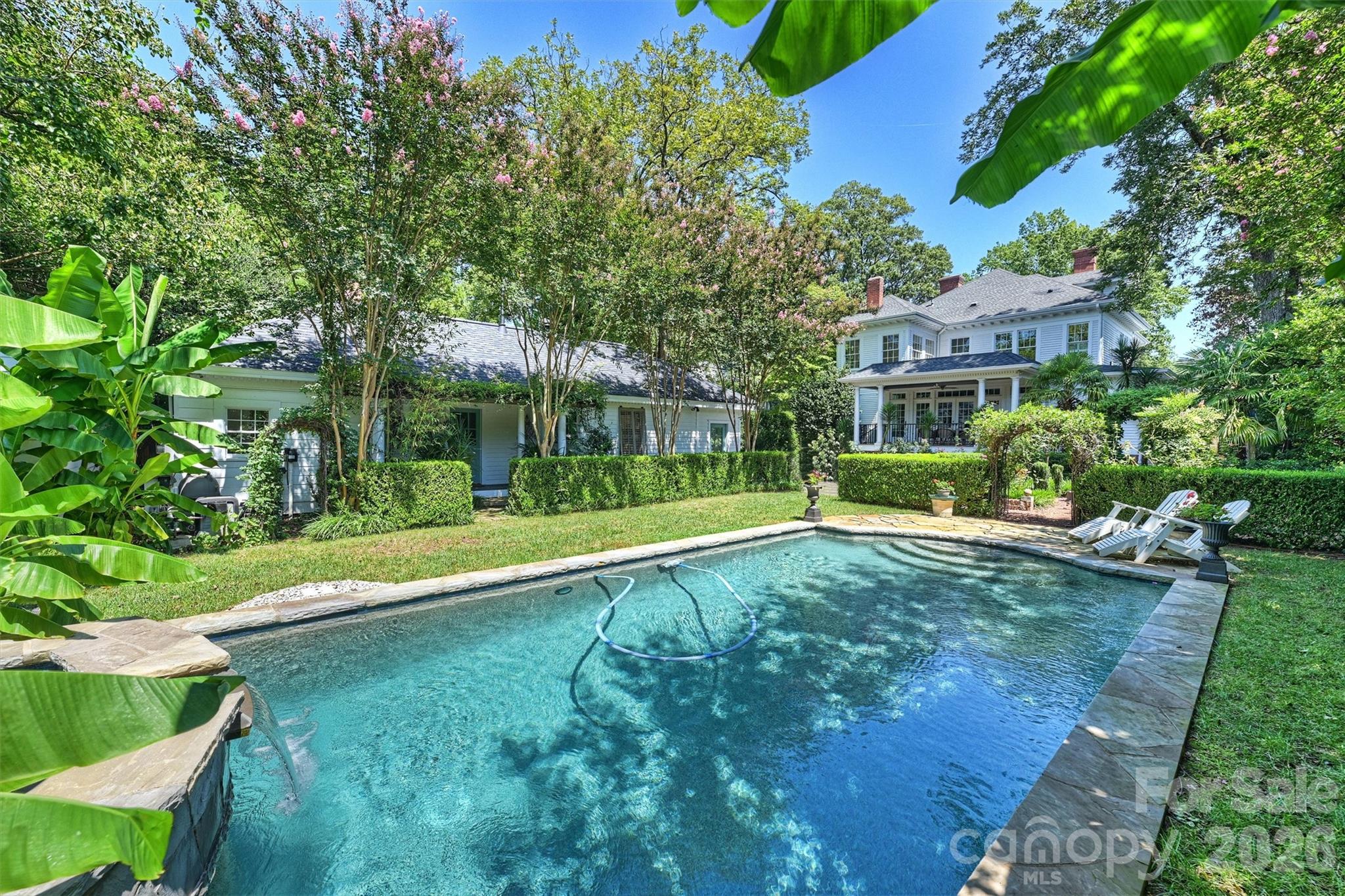1136 Queens Road — Charlotte