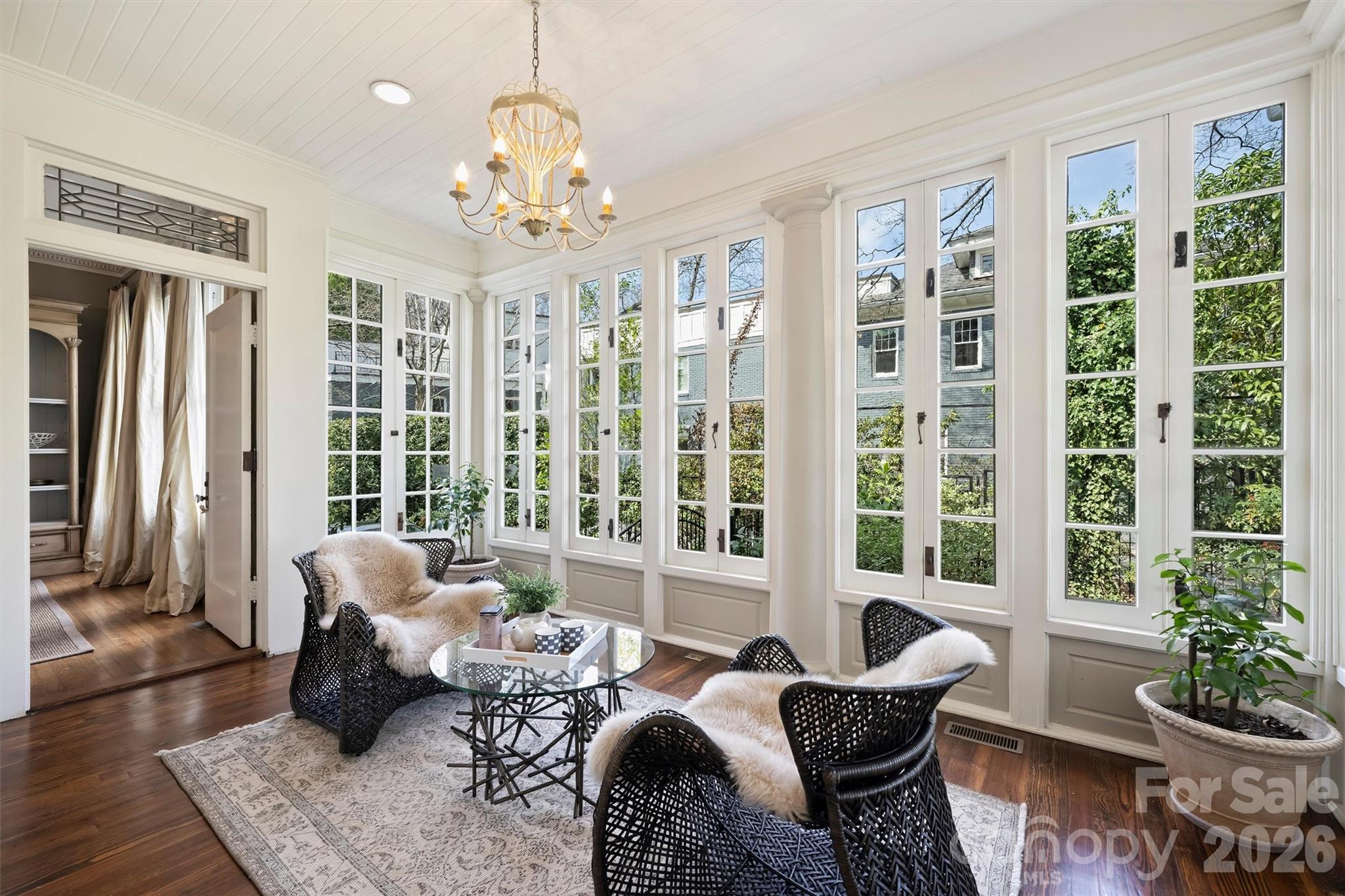 1136 Queens Road — Charlotte