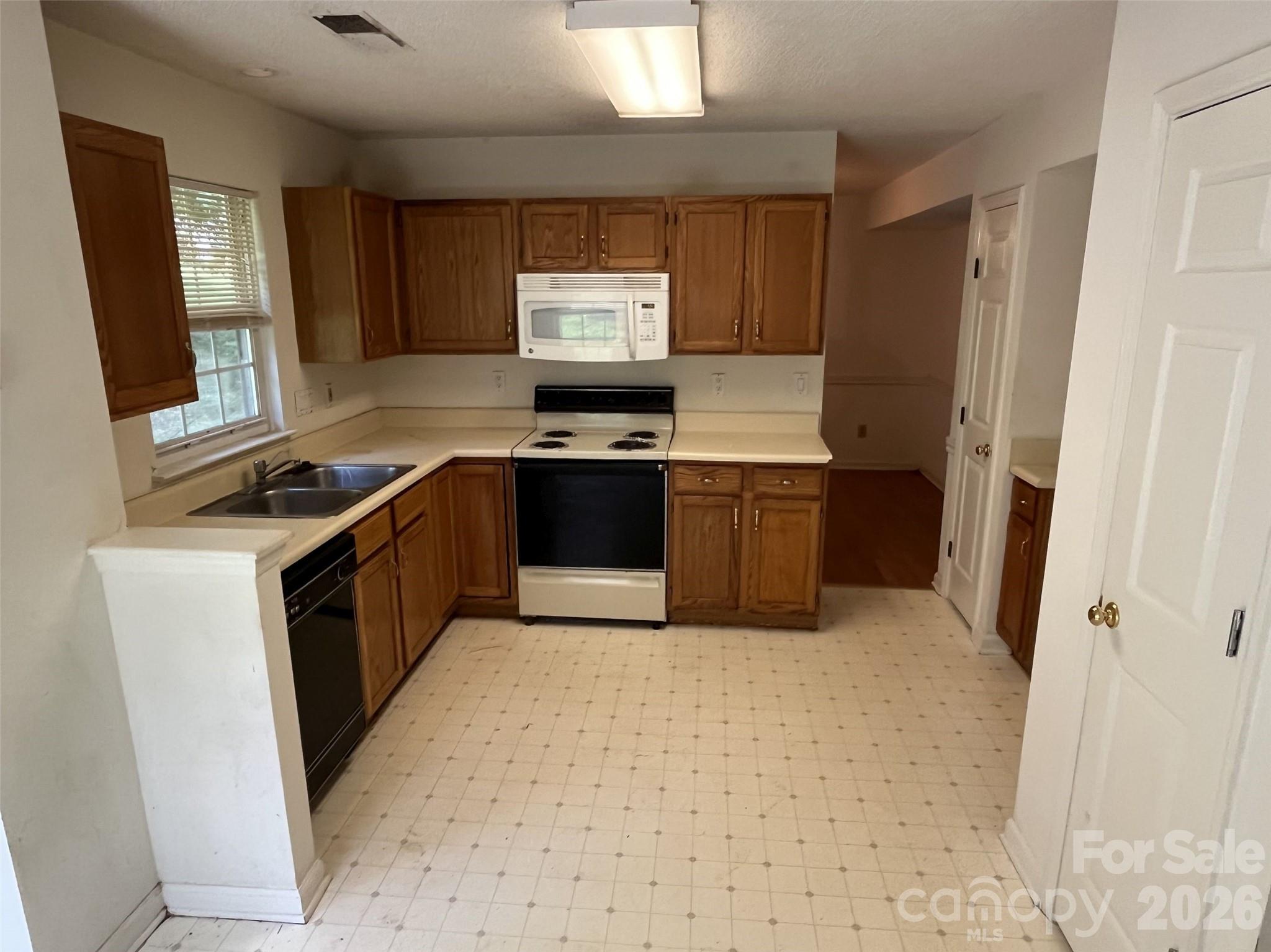 5326 Groveton Court — Charlotte