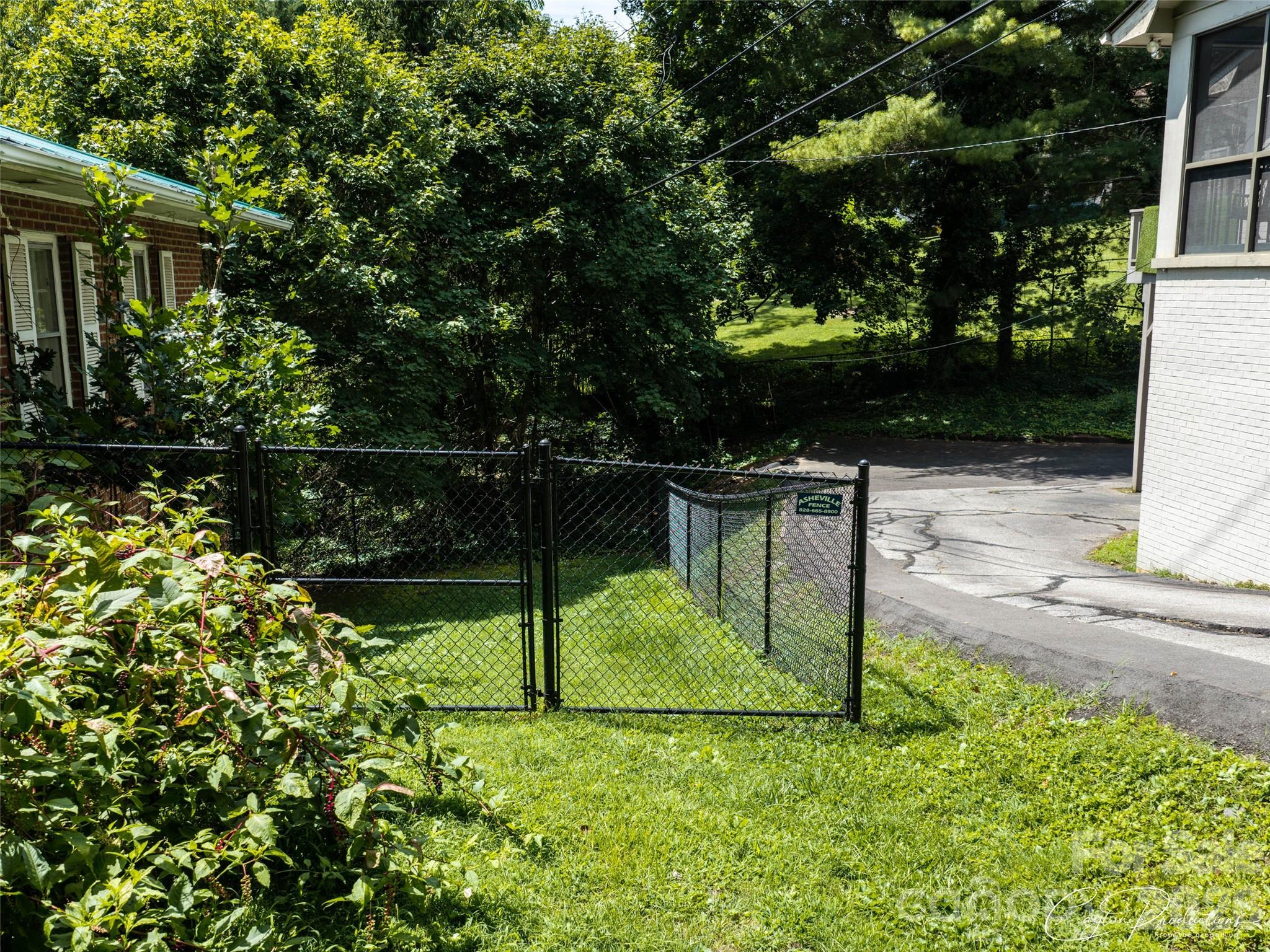 150 Stratford Road — Asheville
