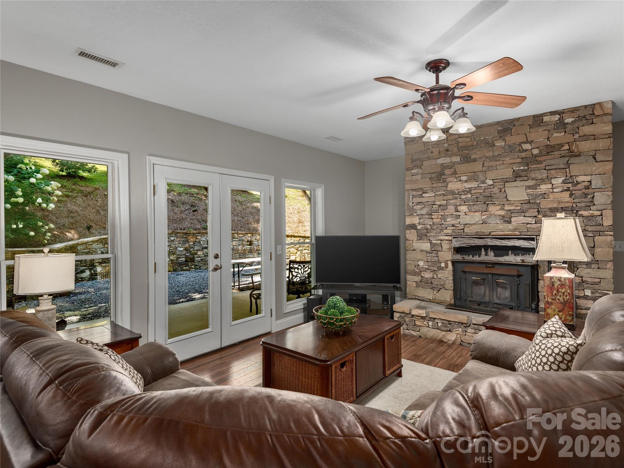 314 Summerset Drive — Clyde
