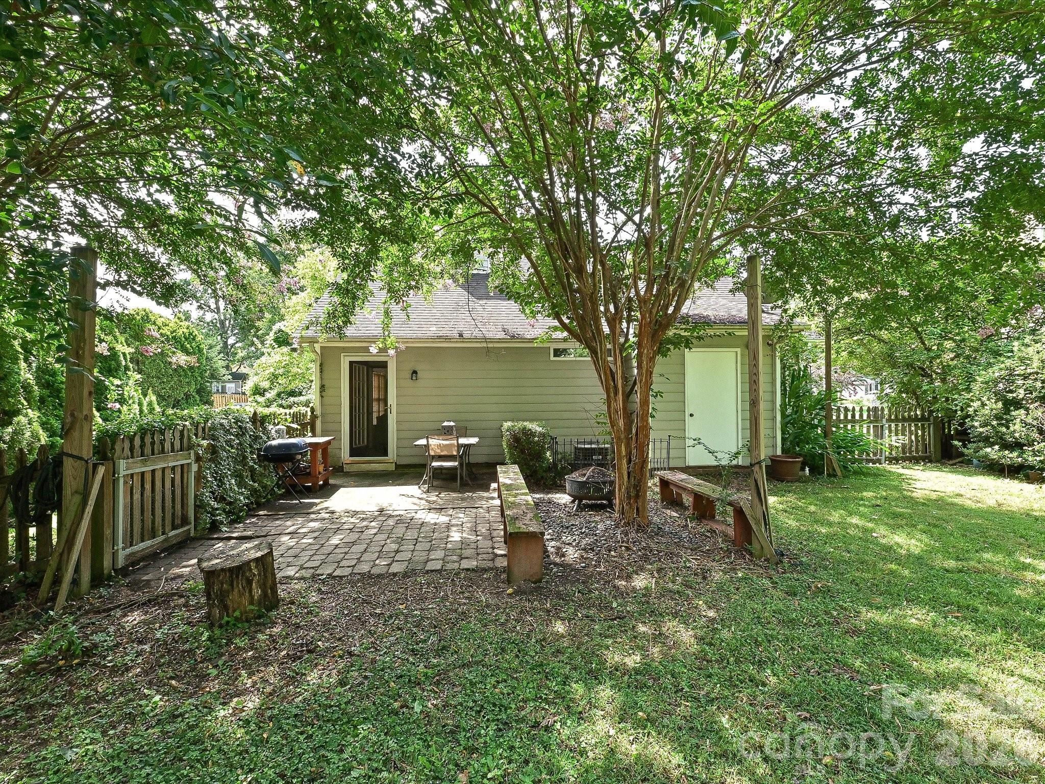 7813 Bridle Court — Charlotte
