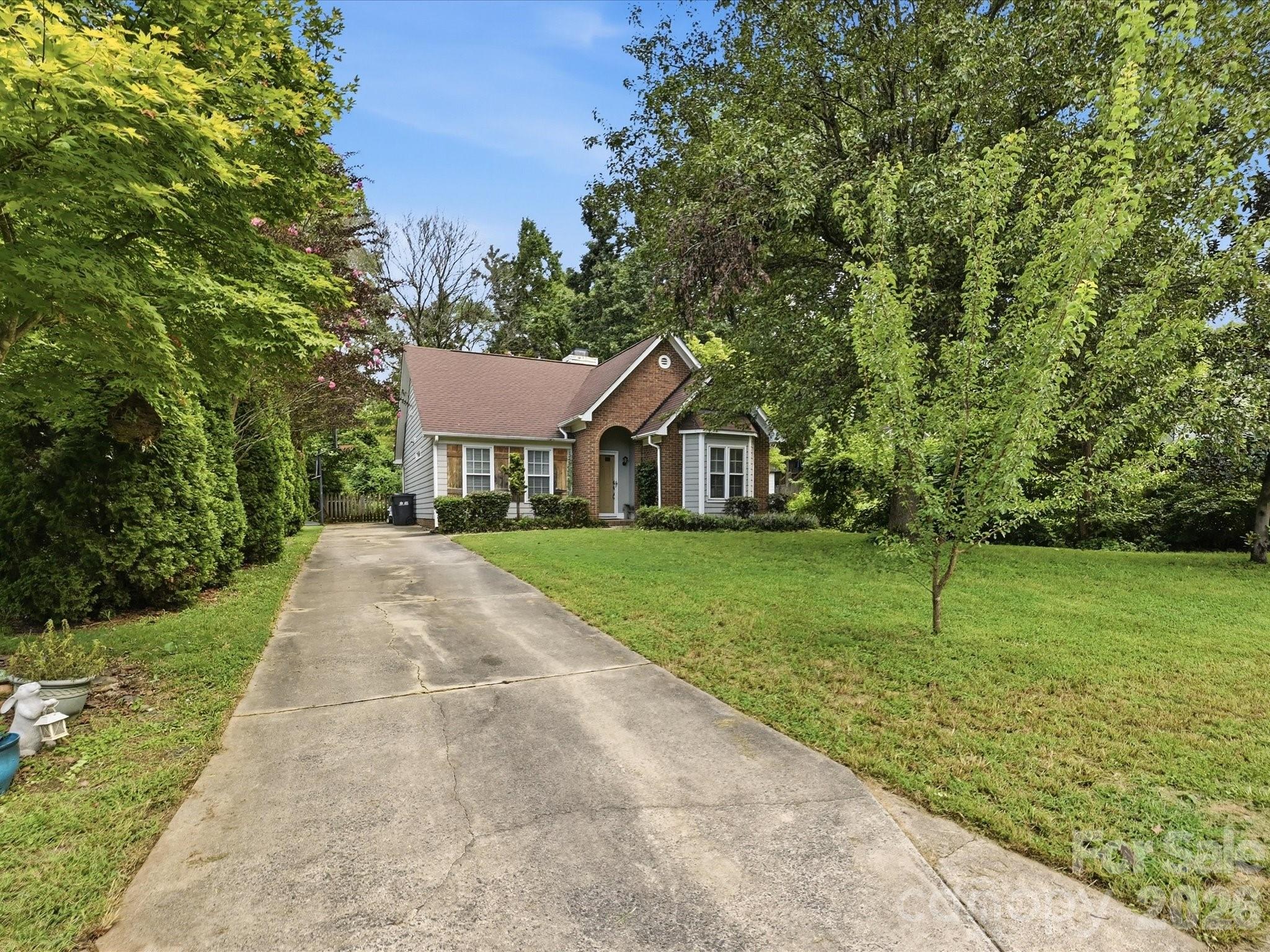 7813 Bridle Court — Charlotte