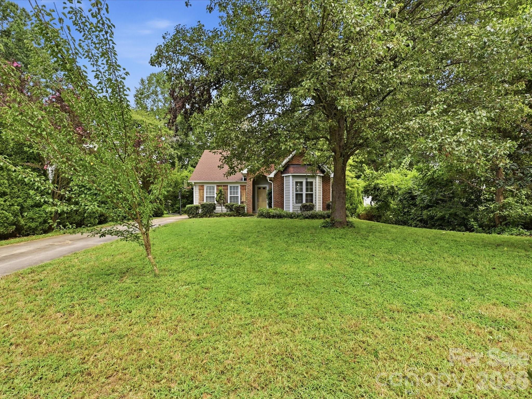 7813 Bridle Court — Charlotte
