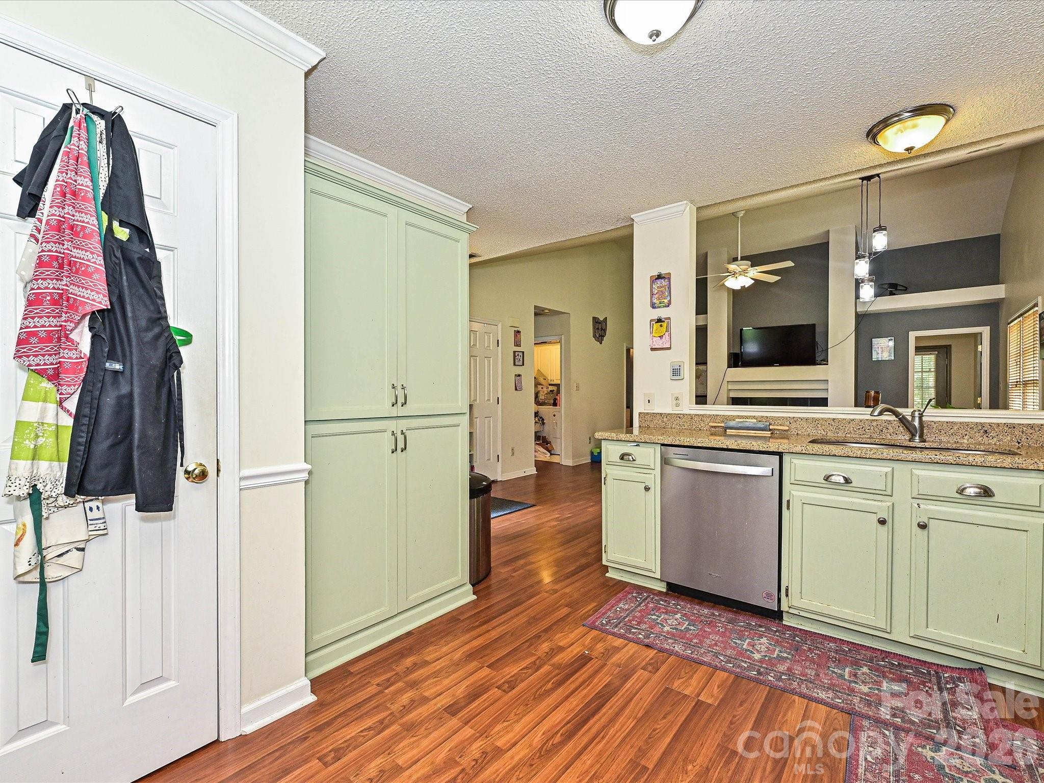 7813 Bridle Court — Charlotte