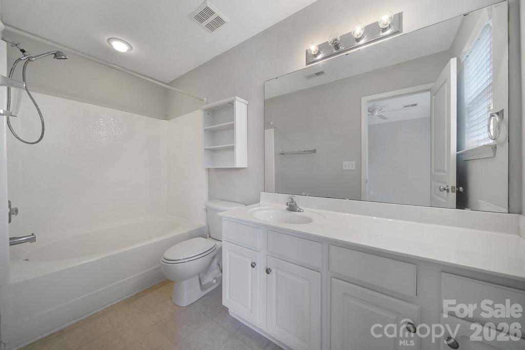 1168 Drummond Lane — Matthews