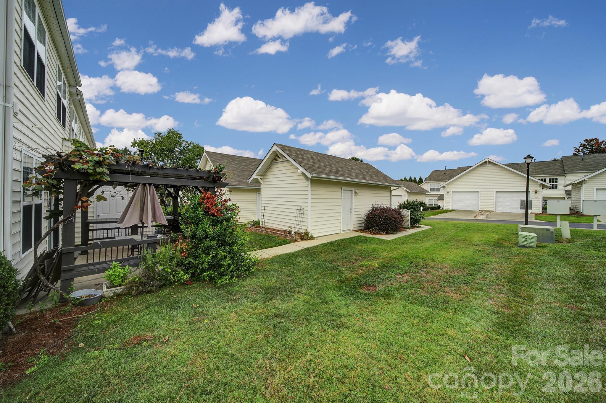 1168 Drummond Lane — Matthews