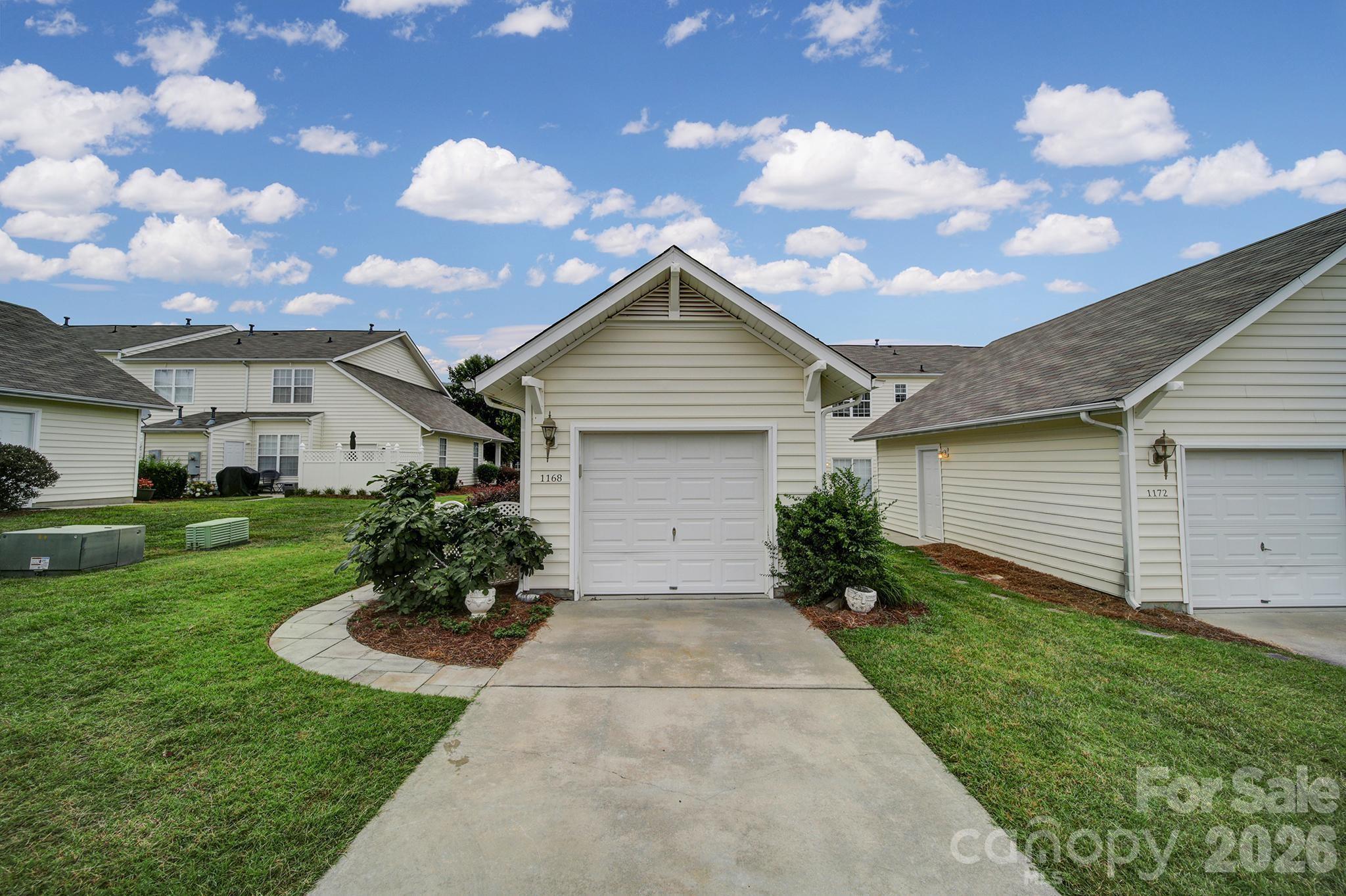 1168 Drummond Lane — Matthews