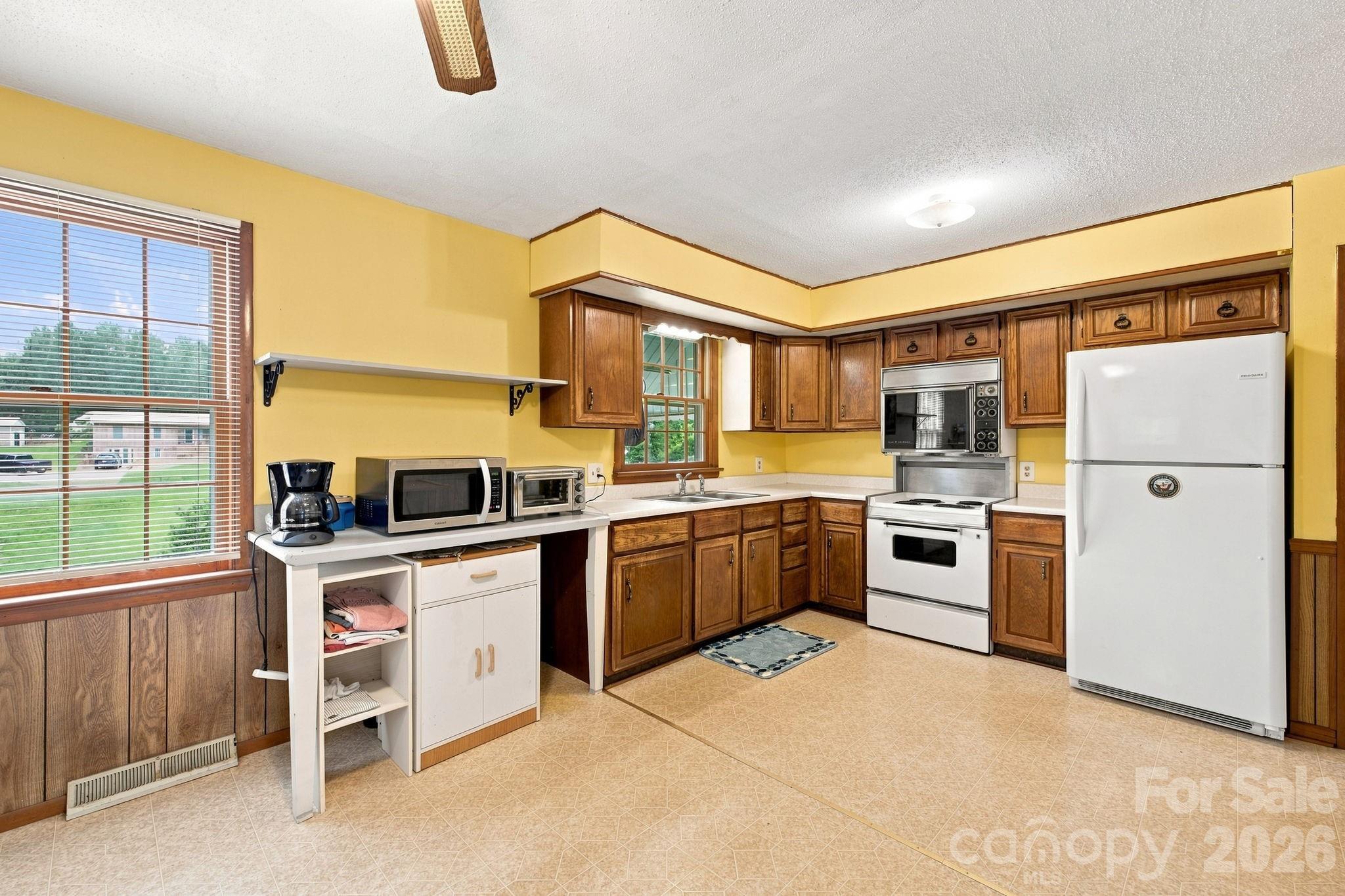 1714 Lazenby Street — Newton