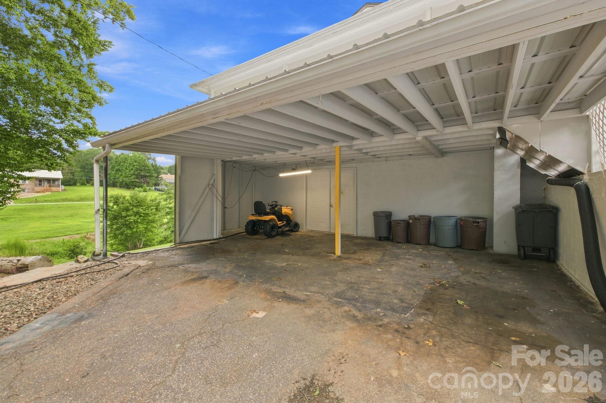 1714 Lazenby Street — Newton