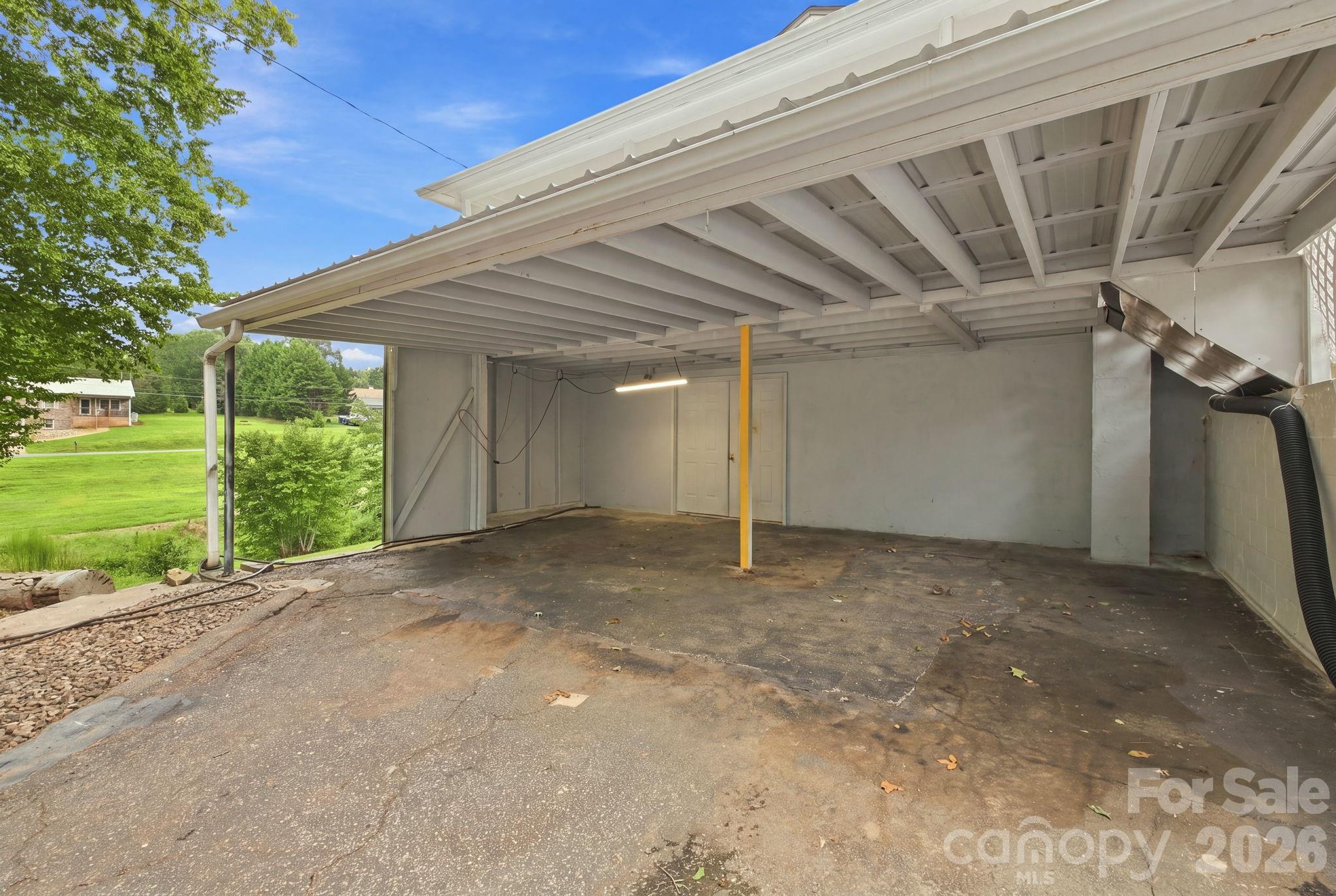 1714 Lazenby Street — Newton