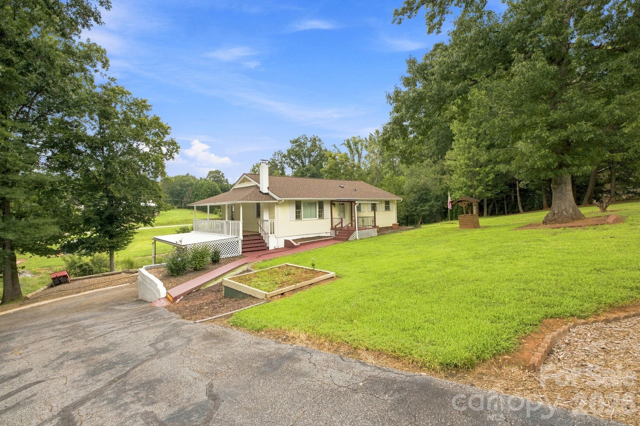 1714 Lazenby Street — Newton